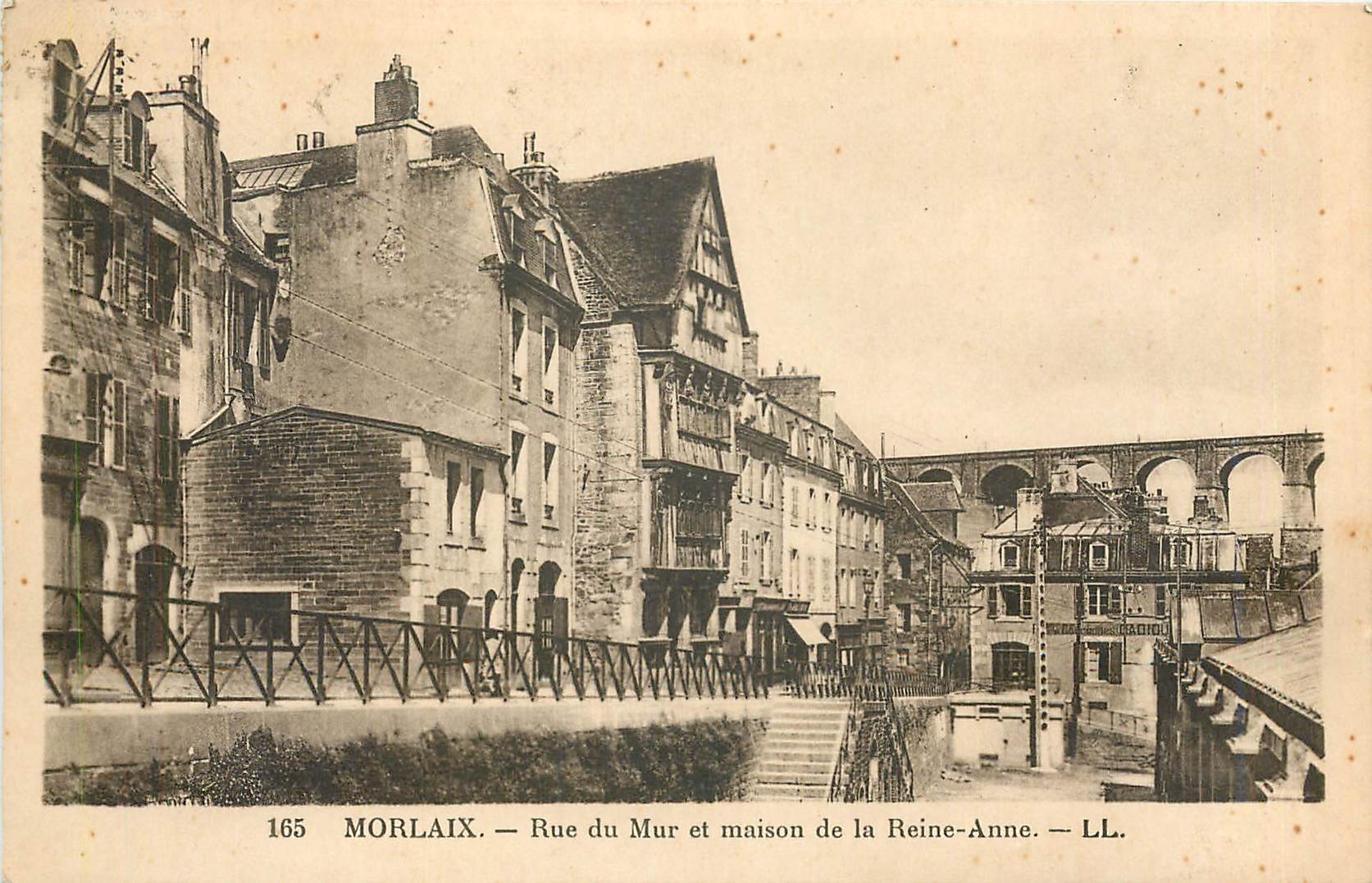 CPA Morlaix Rue du Mur et maison de la Reine Anne