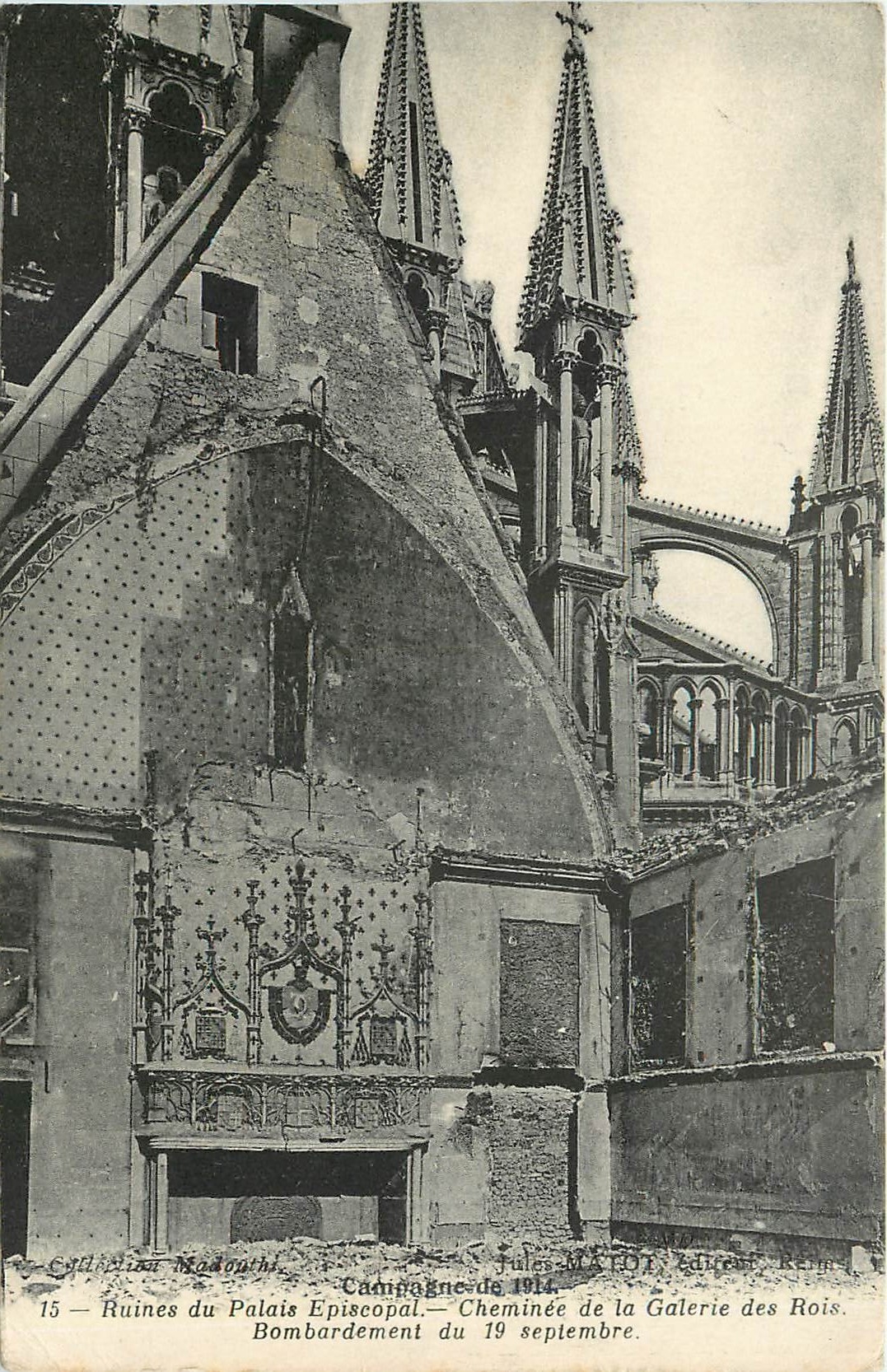 CPA Ruines du Palais Episcopal Cheminee de la Galerie des Rois Reims