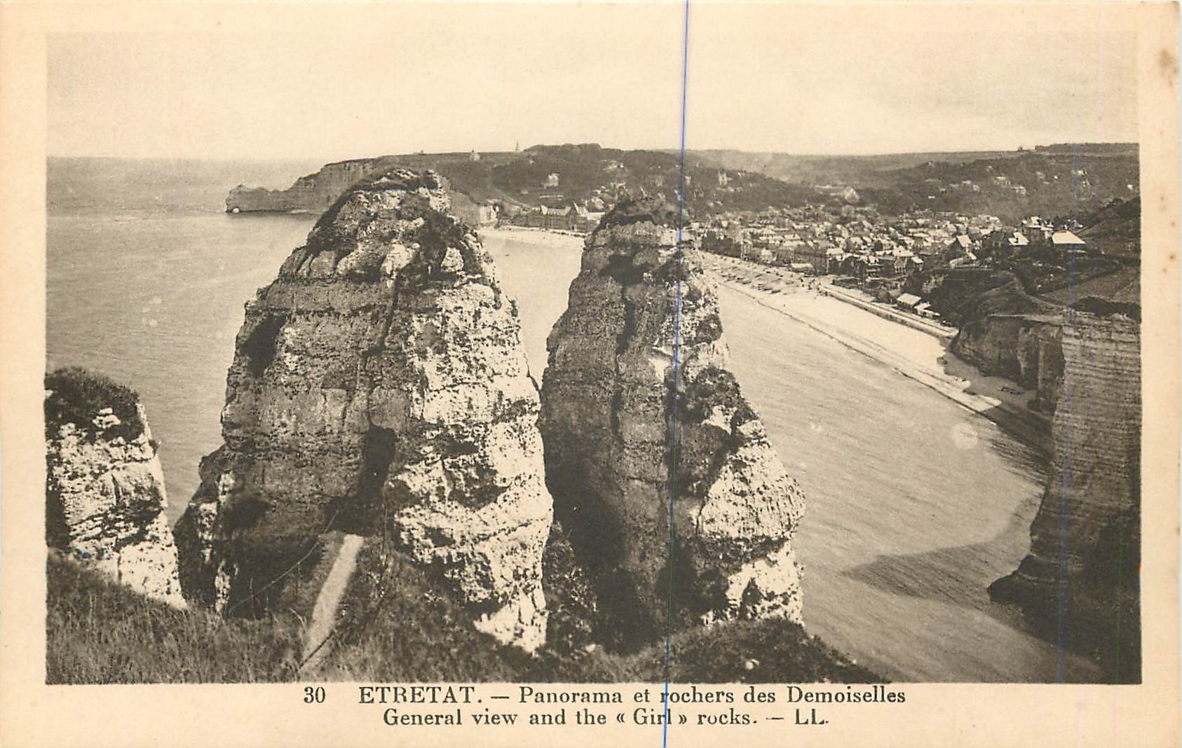 CPA Etretat Panorama et rochers des Demoiselles 