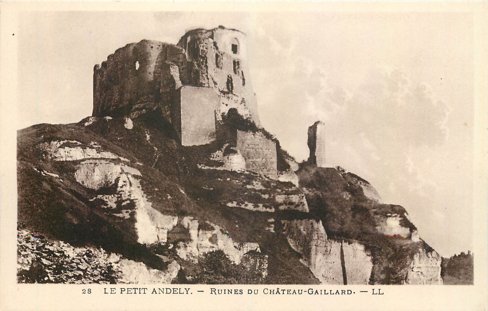 CPA Le Petit Andely Ruines du Chateau Gaillard 