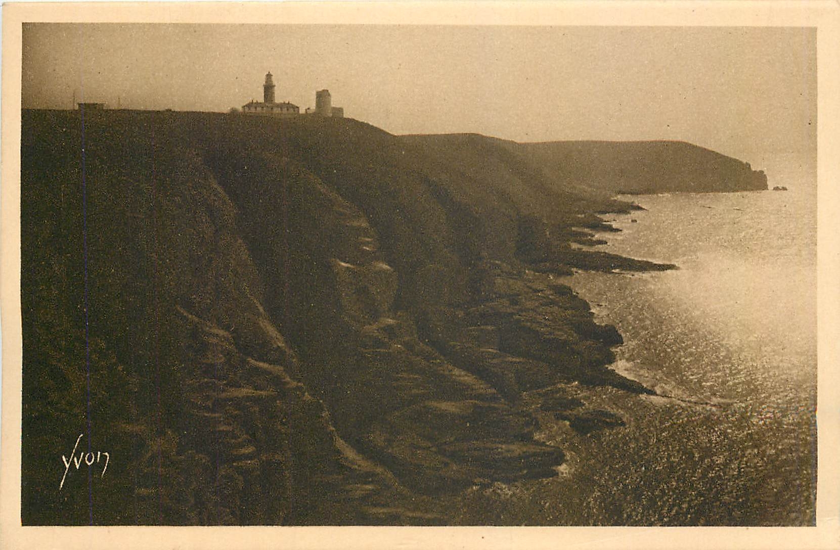 CPA Bretagne Cap Frehel Les Douves et le Semaphore 