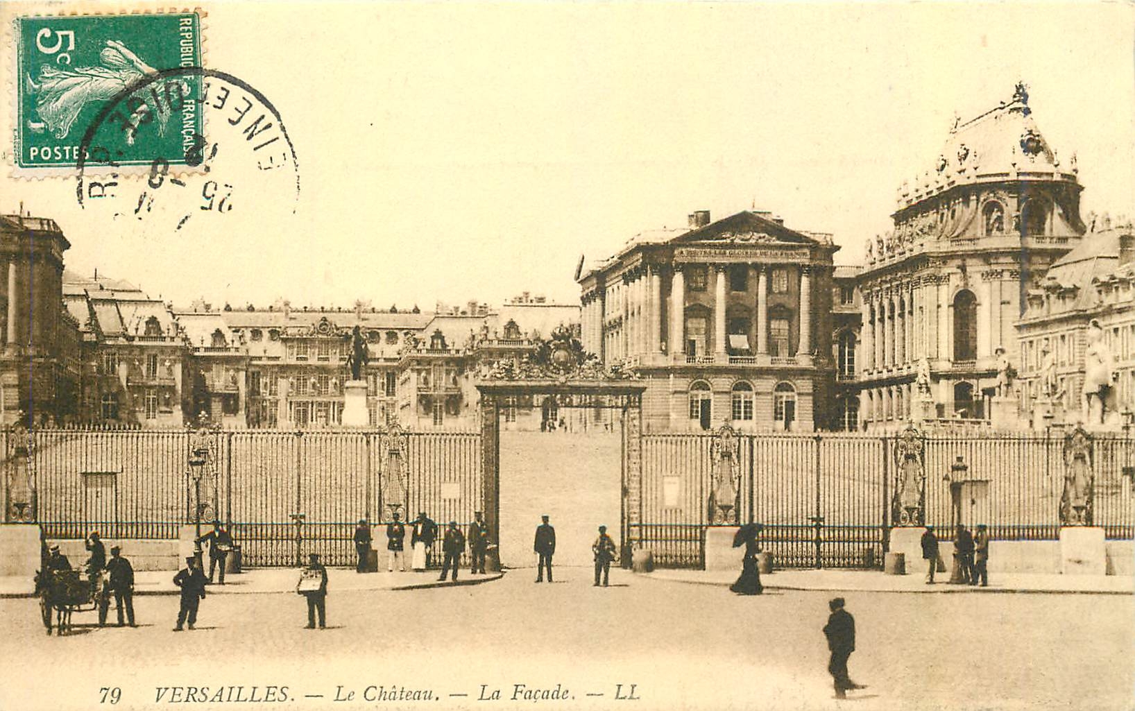 CPA Versailles Le Chateau La Facade 