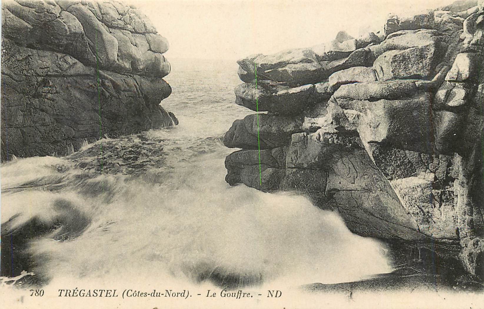 CPA Tregastel Cotes du Nord Le Gouffre