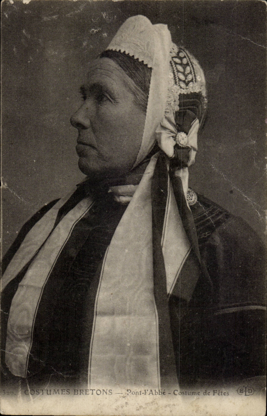 Brittany Costumes Brittany-Bridge the Abbot - Costumes of Festivals-CPA