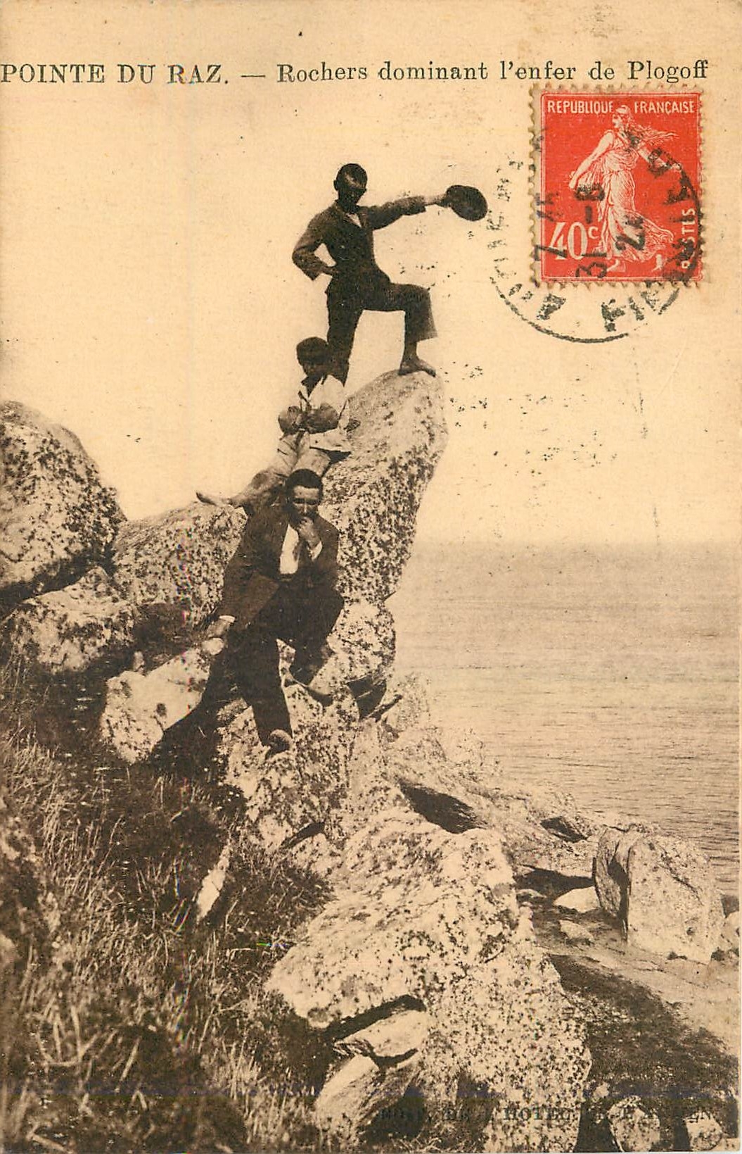 CPA Pointe du Raz Rochers Dominant l'Enfer de Plogoff