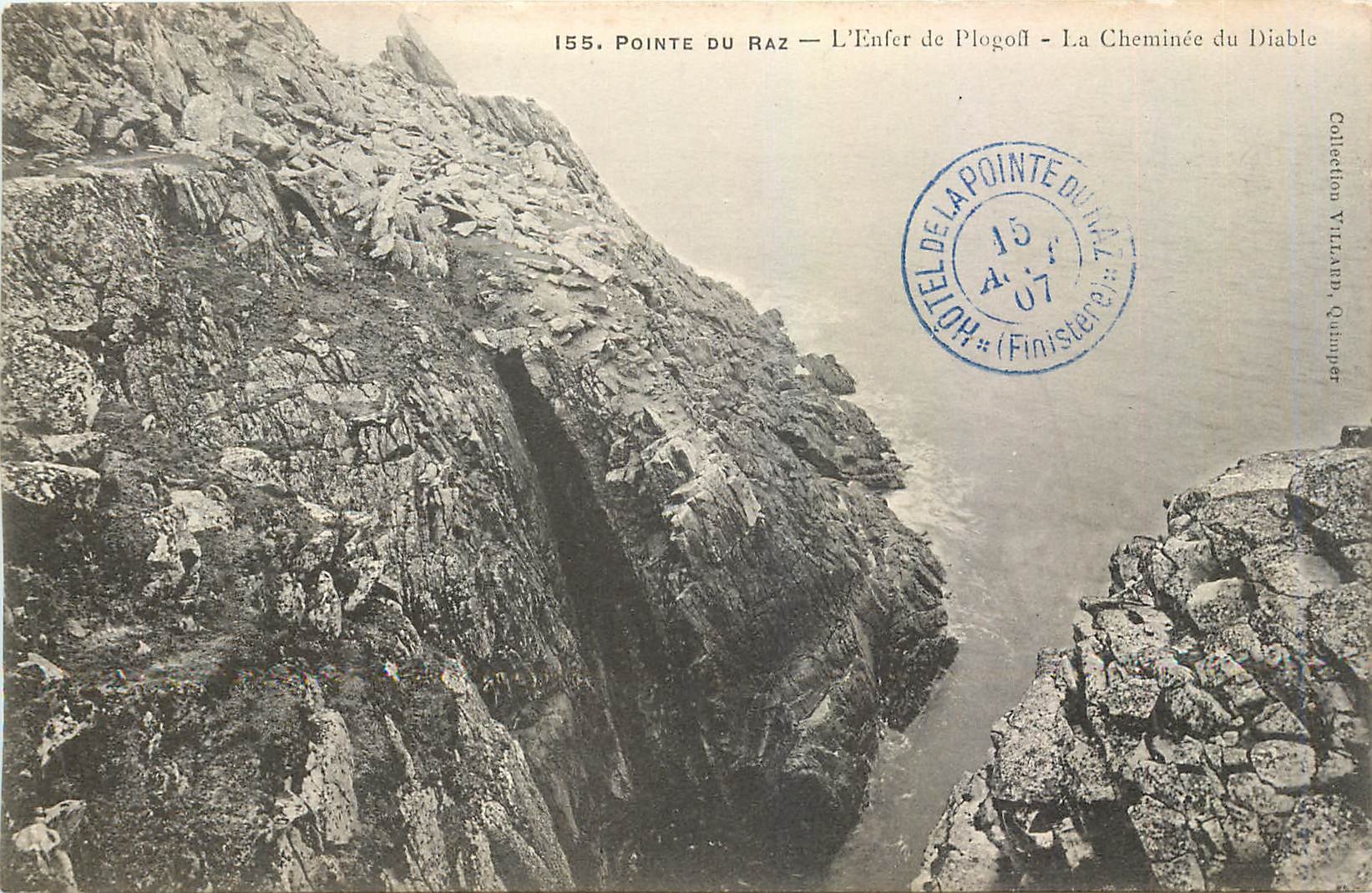 CPA Pointe du Raz L'Enfer de Plogofi La Cheminee du Diable