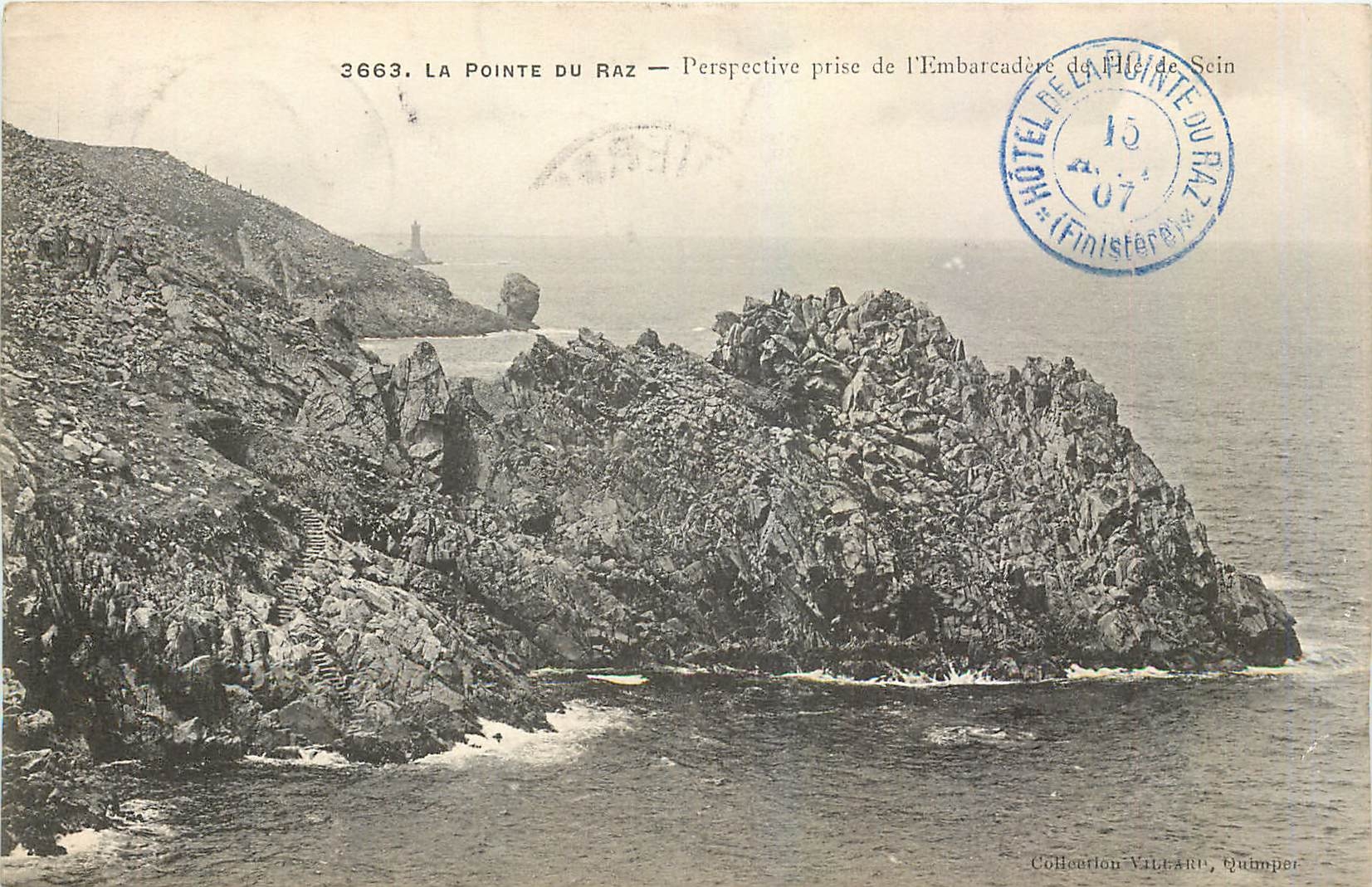 CPA La Pointe du Raz Perspective prise de l'Embarcadere