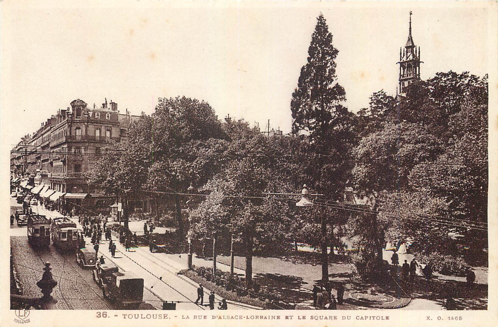 CPA Toulouse La Rue d'Alsace Lorraine et le Square du Capitole 