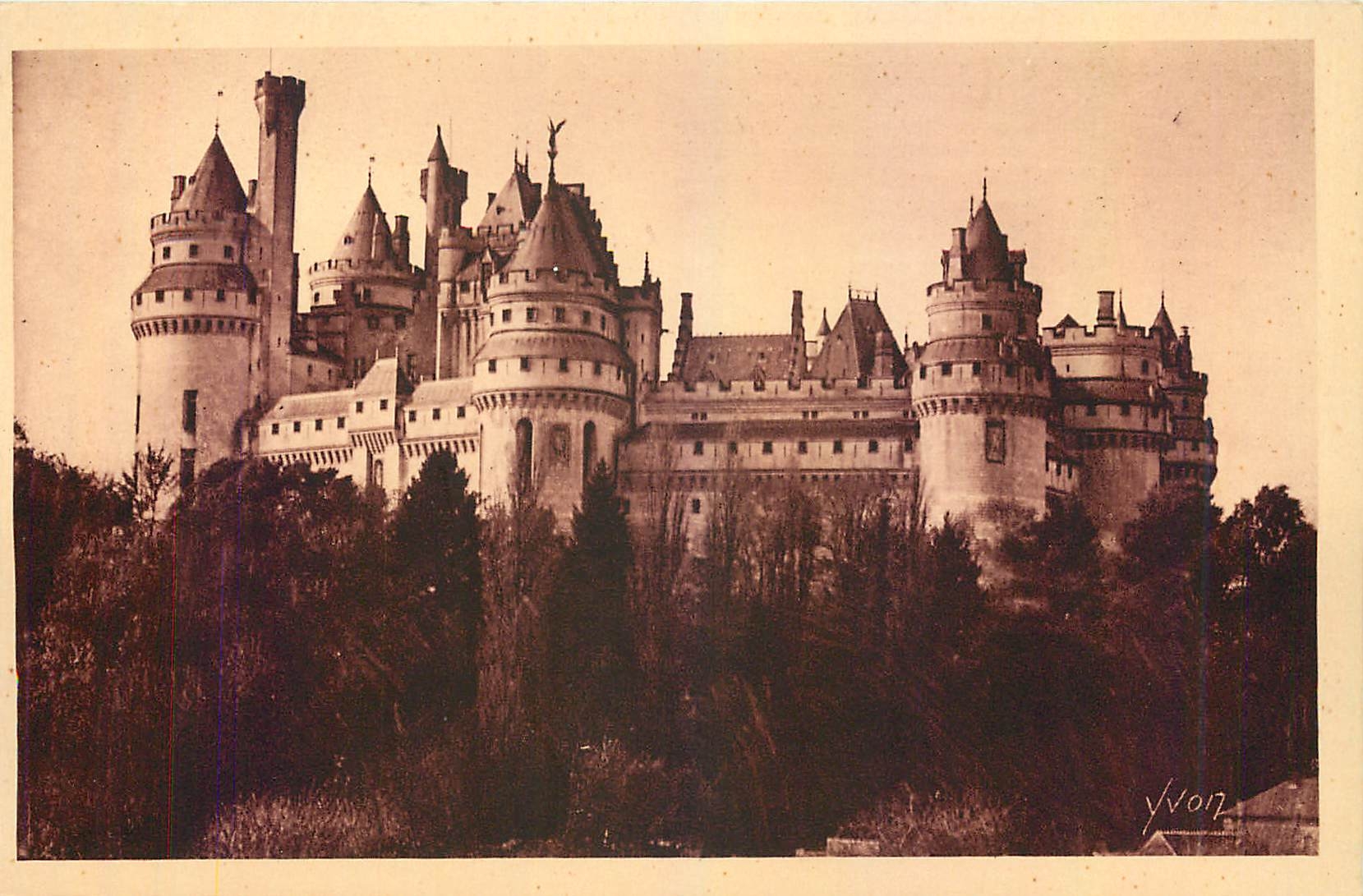 CPA Chateau de Pierrefonds Oise Cote Est 