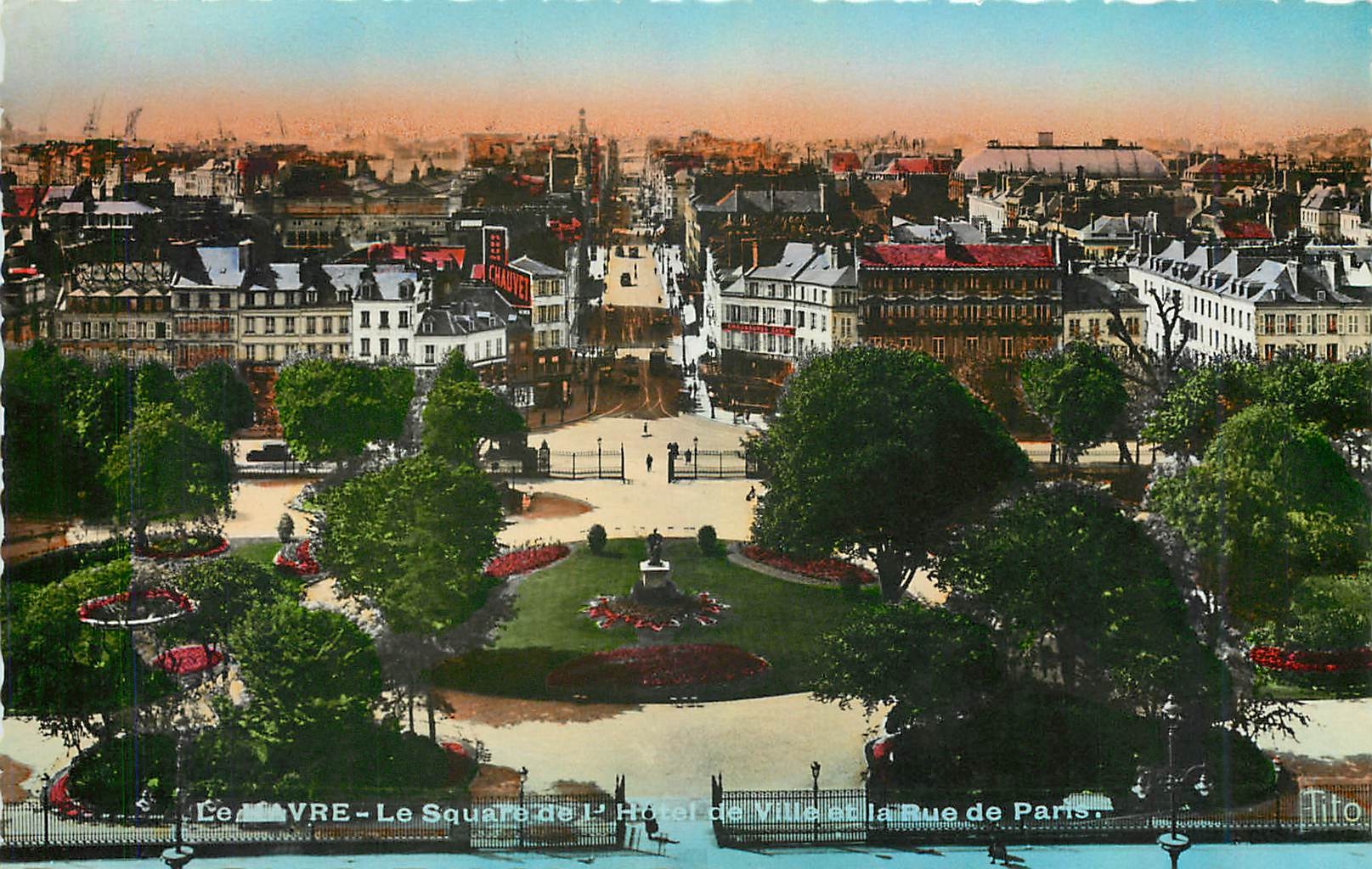 CPM Le Havre Le Square l'Hotel de Ville et la Rue de Paris 