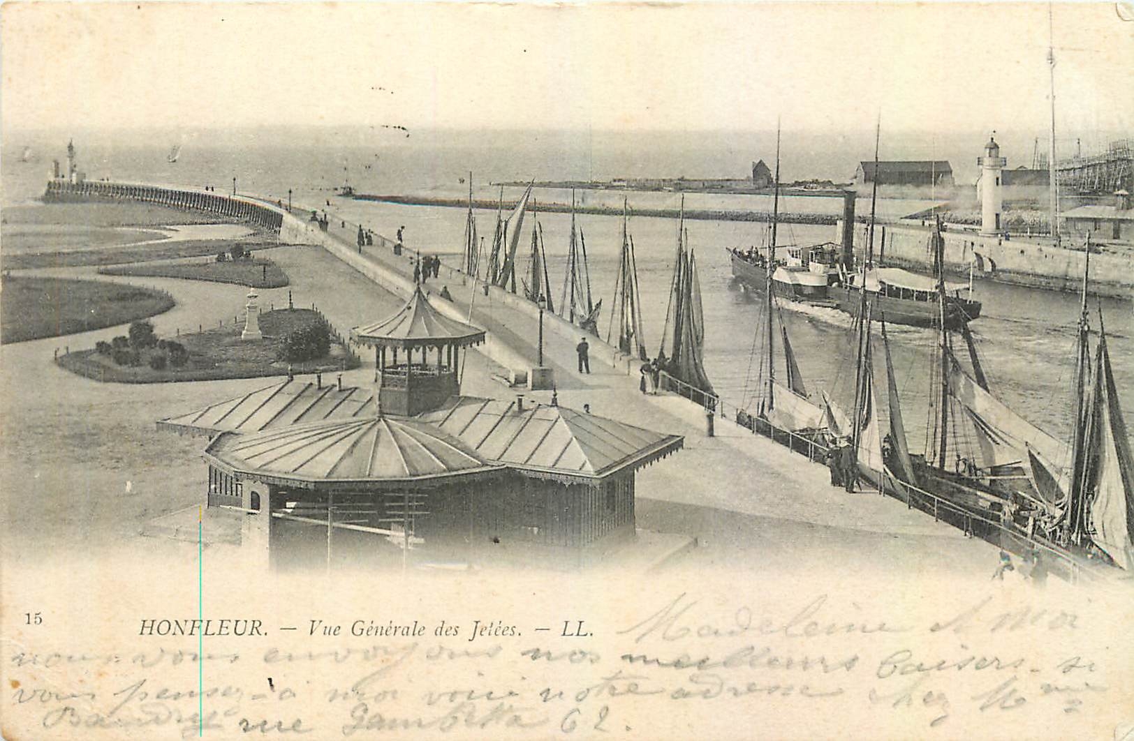 CPA Honfleur Vue Generale des Jetees Bateaux Phare