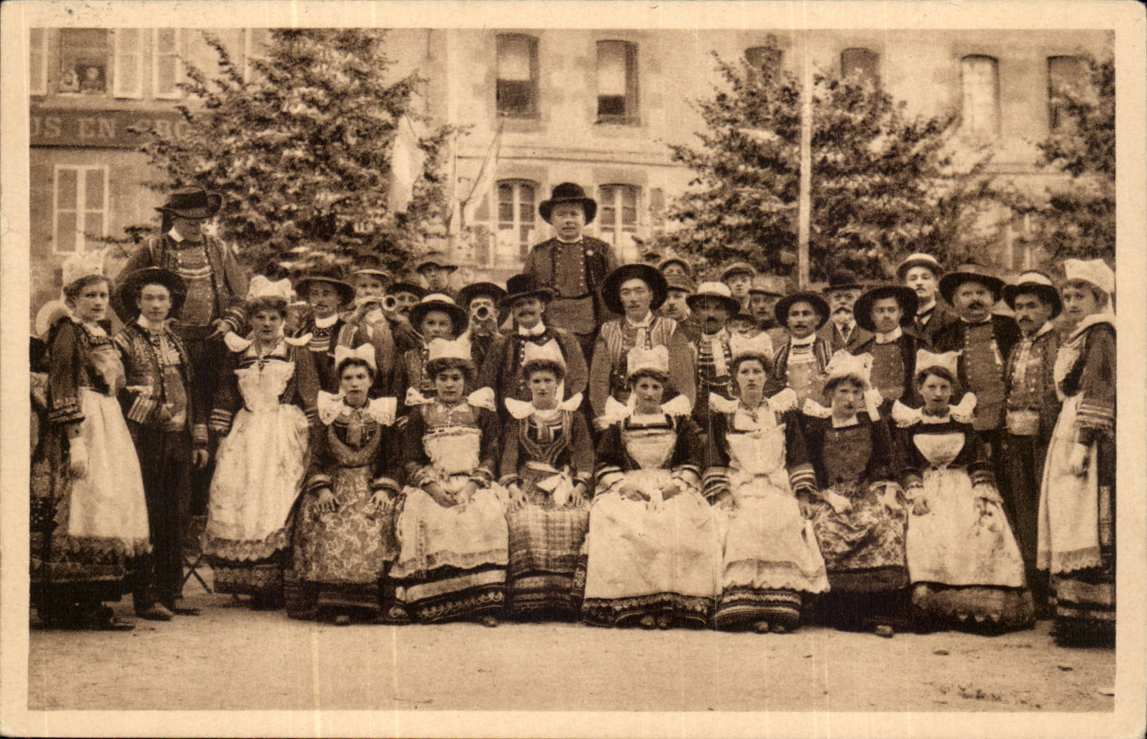 Brittany Contest of old Costumes of Finistere - CPA