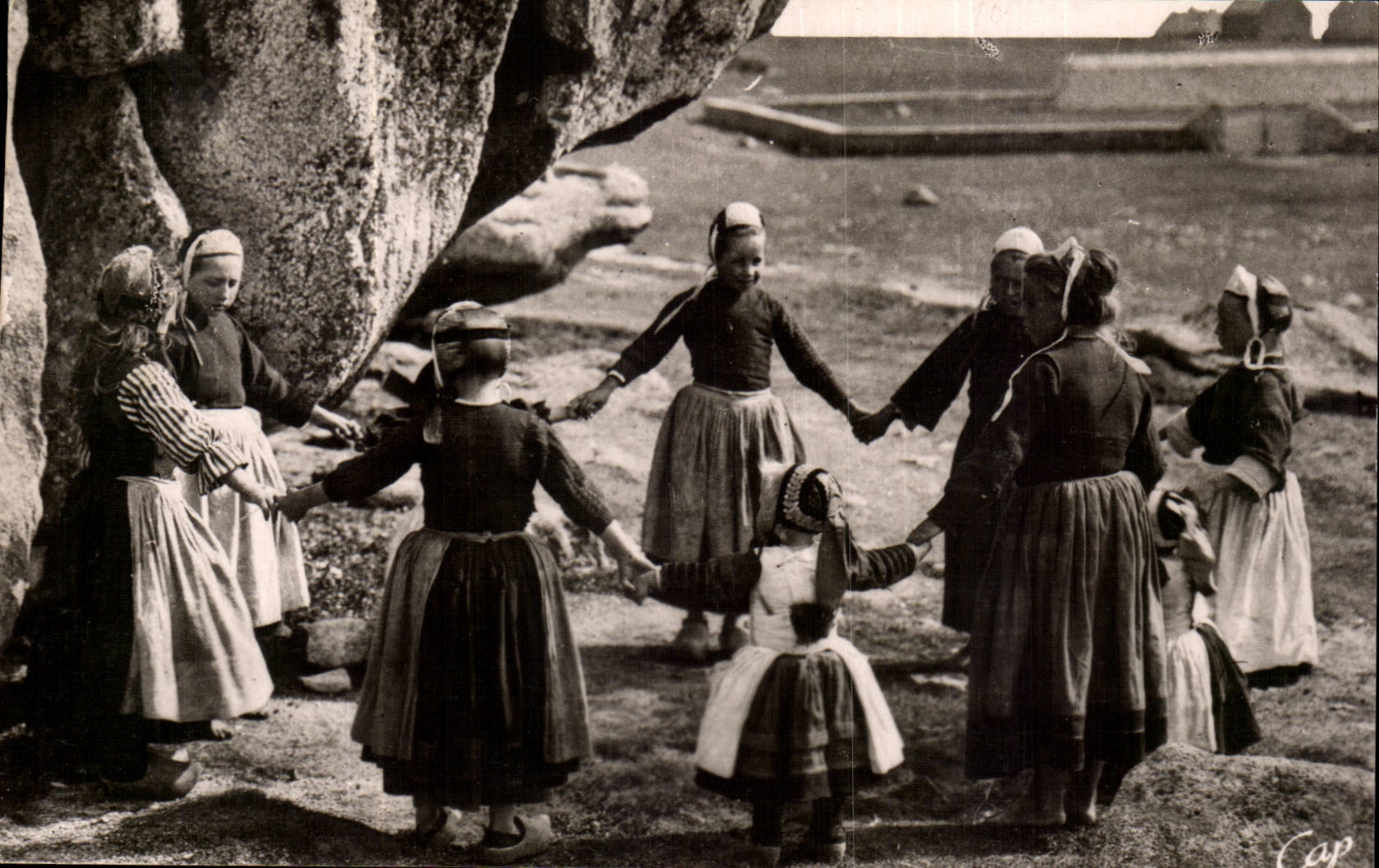 Gretagne- Breton Standards Rounds of small Bigoudennes- CPA