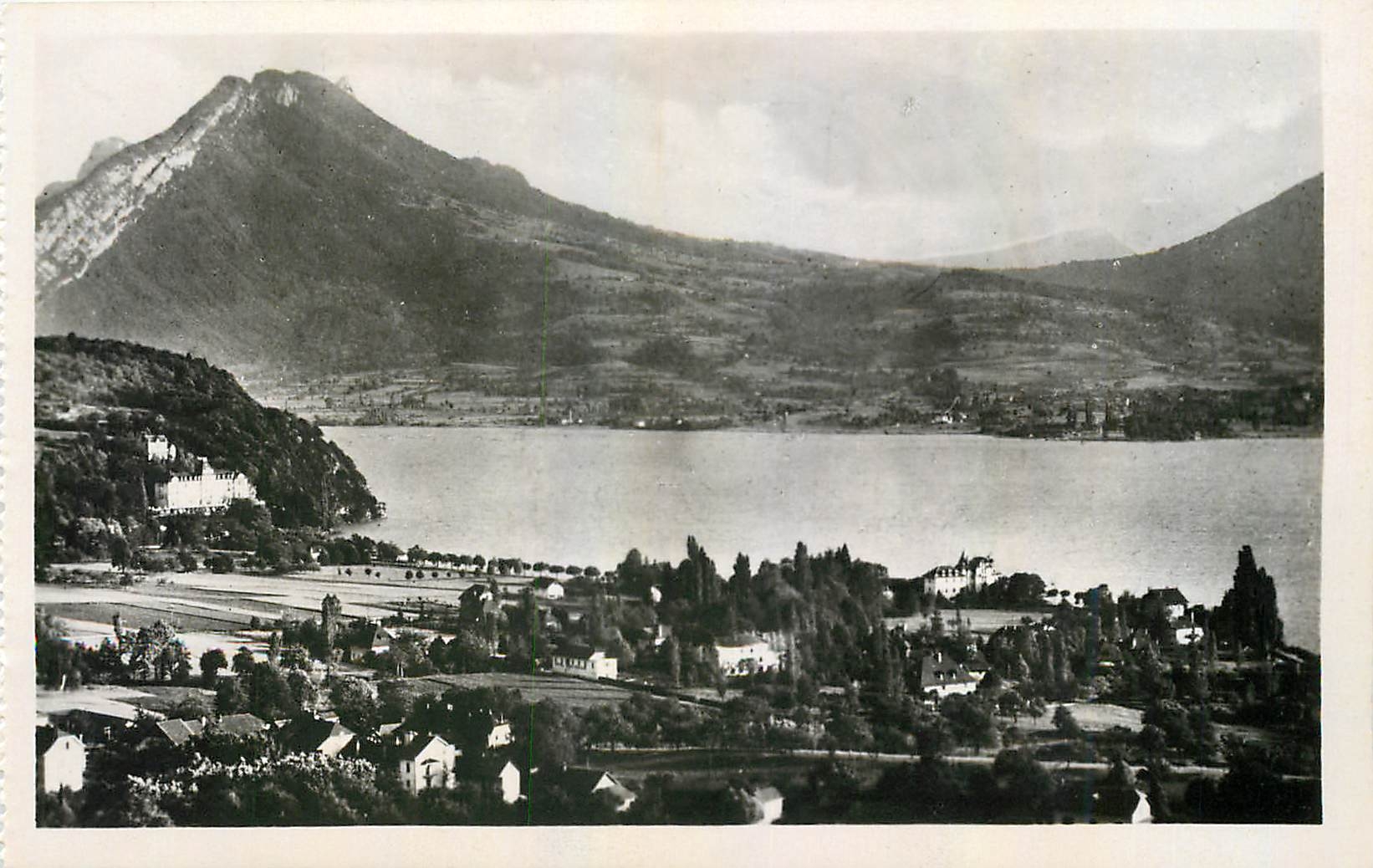 CPA Menthon Saint Bernard Vue generale et le Lac