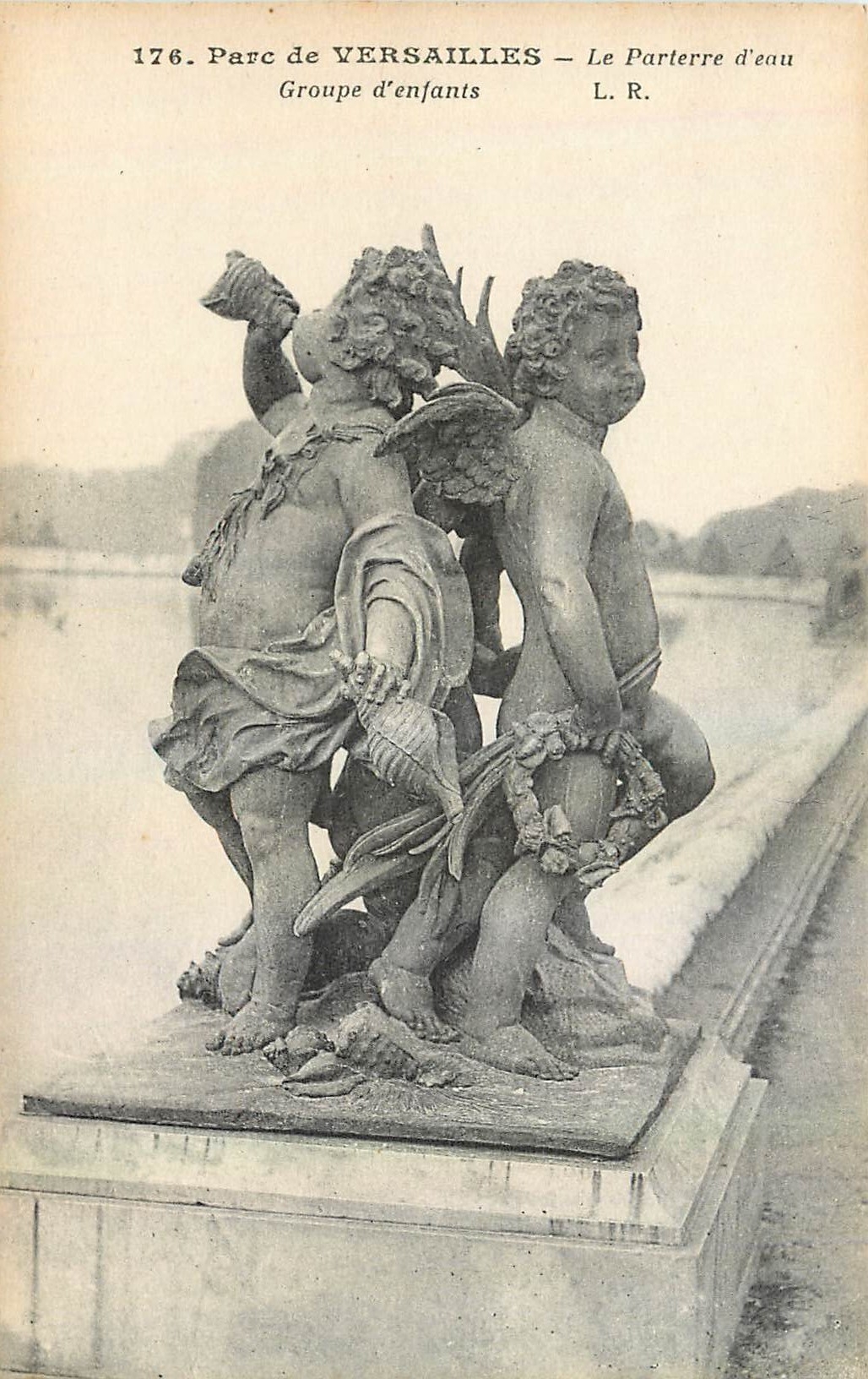 CPA Parc de Versailles Le Parterre d'Eau Groupe d'Enfants 