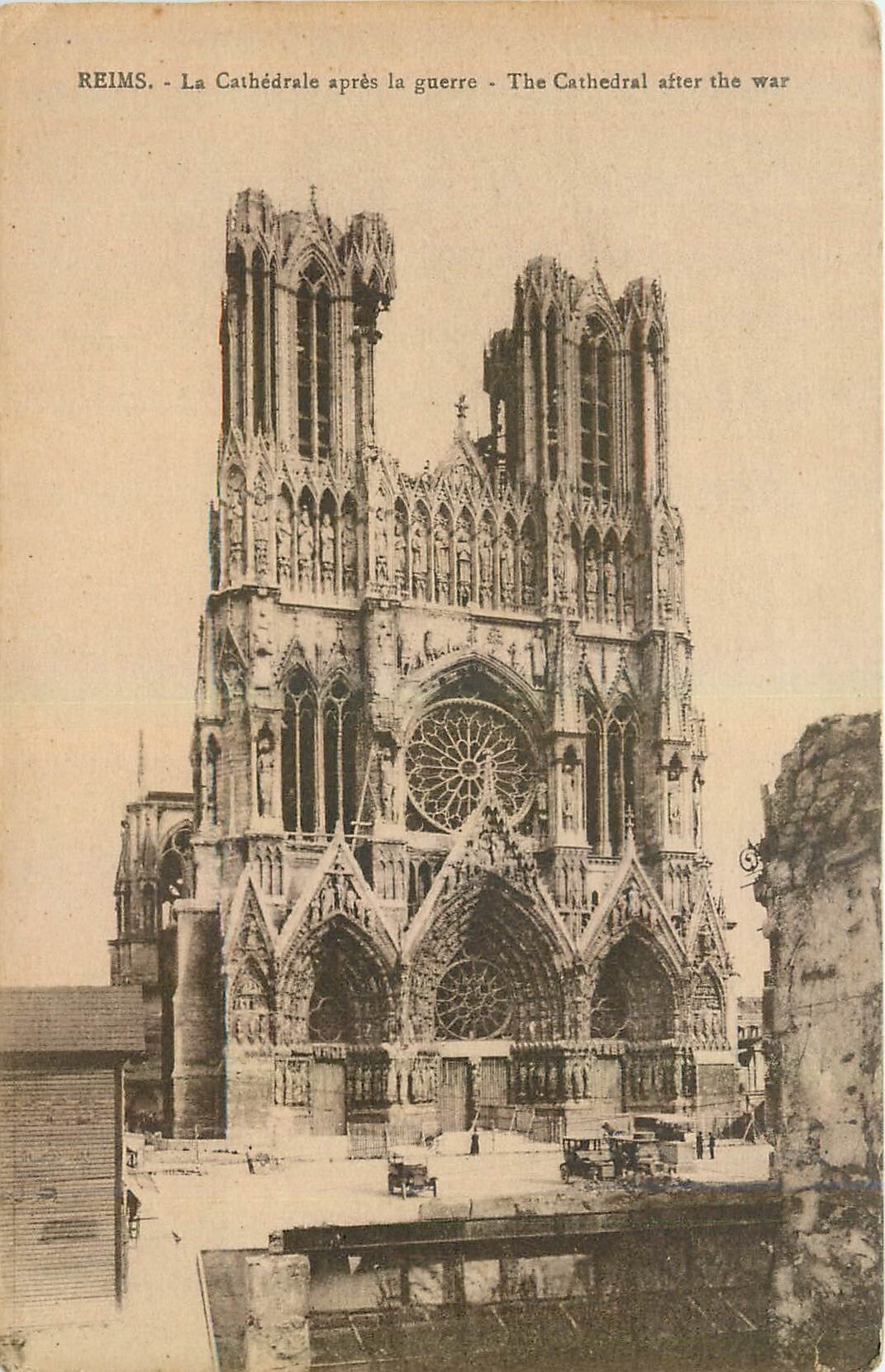 CPA Reims La Cathedrale apres la guerre 