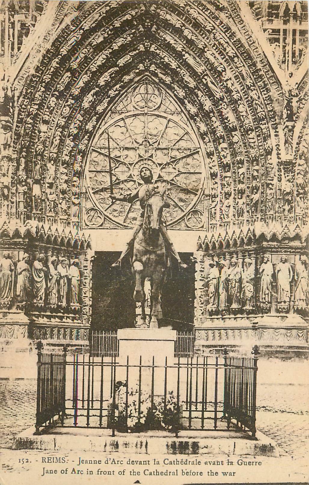 CPA Reims Jeanne d'Arc devant la Cathedrale avant la Guerre 