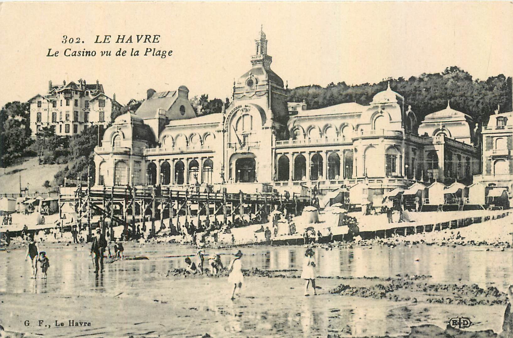 CPA Le Havre Le Casino vu de la Plage