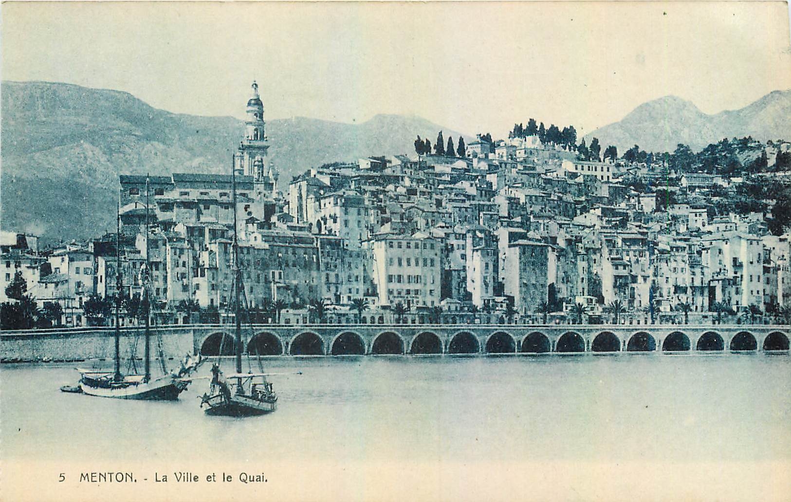 CPA Menton La Ville et le Quai Bateaux