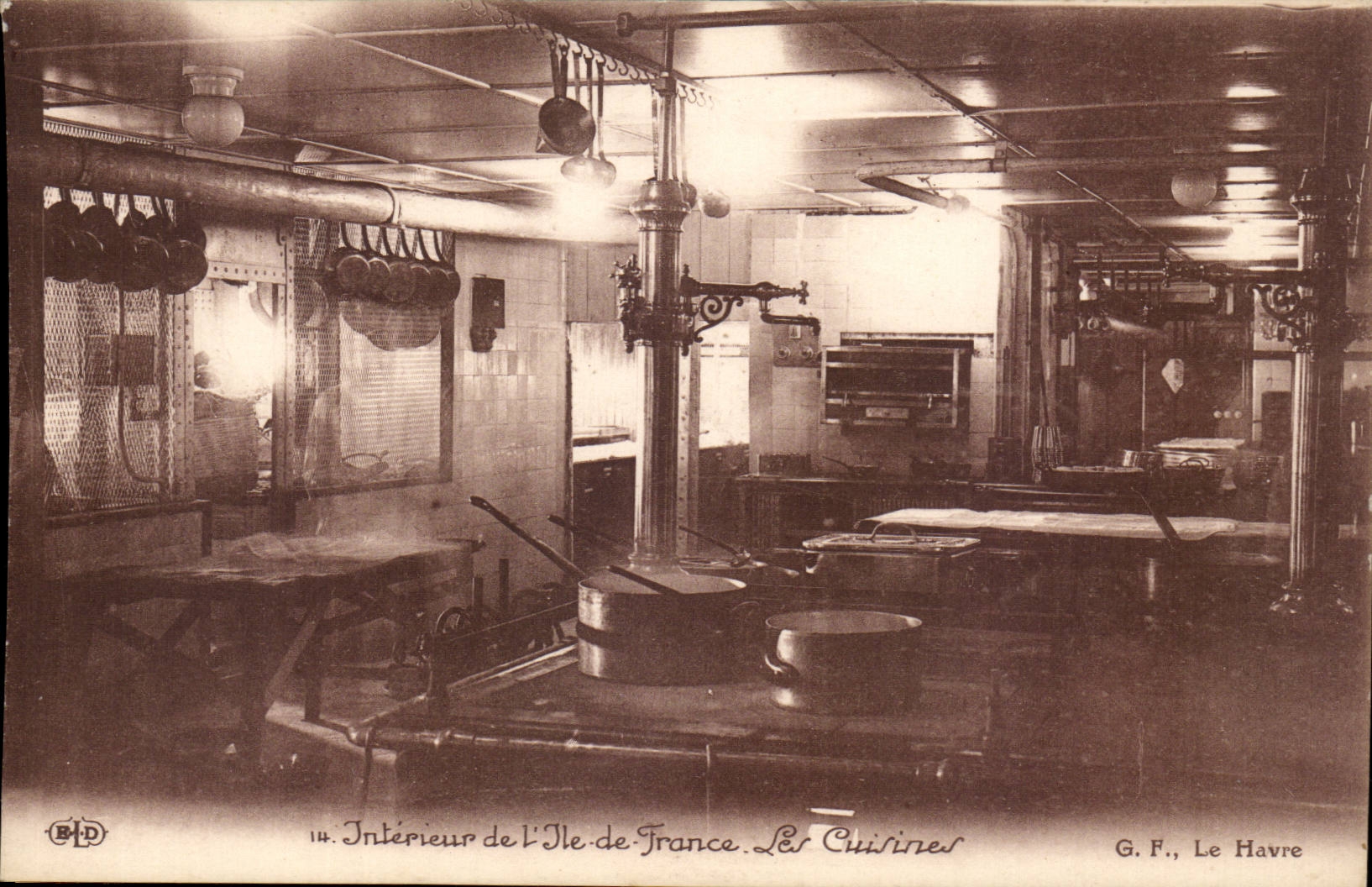 Interior Steamer-Boat-steamer of the Island - of France Kitchens CPA