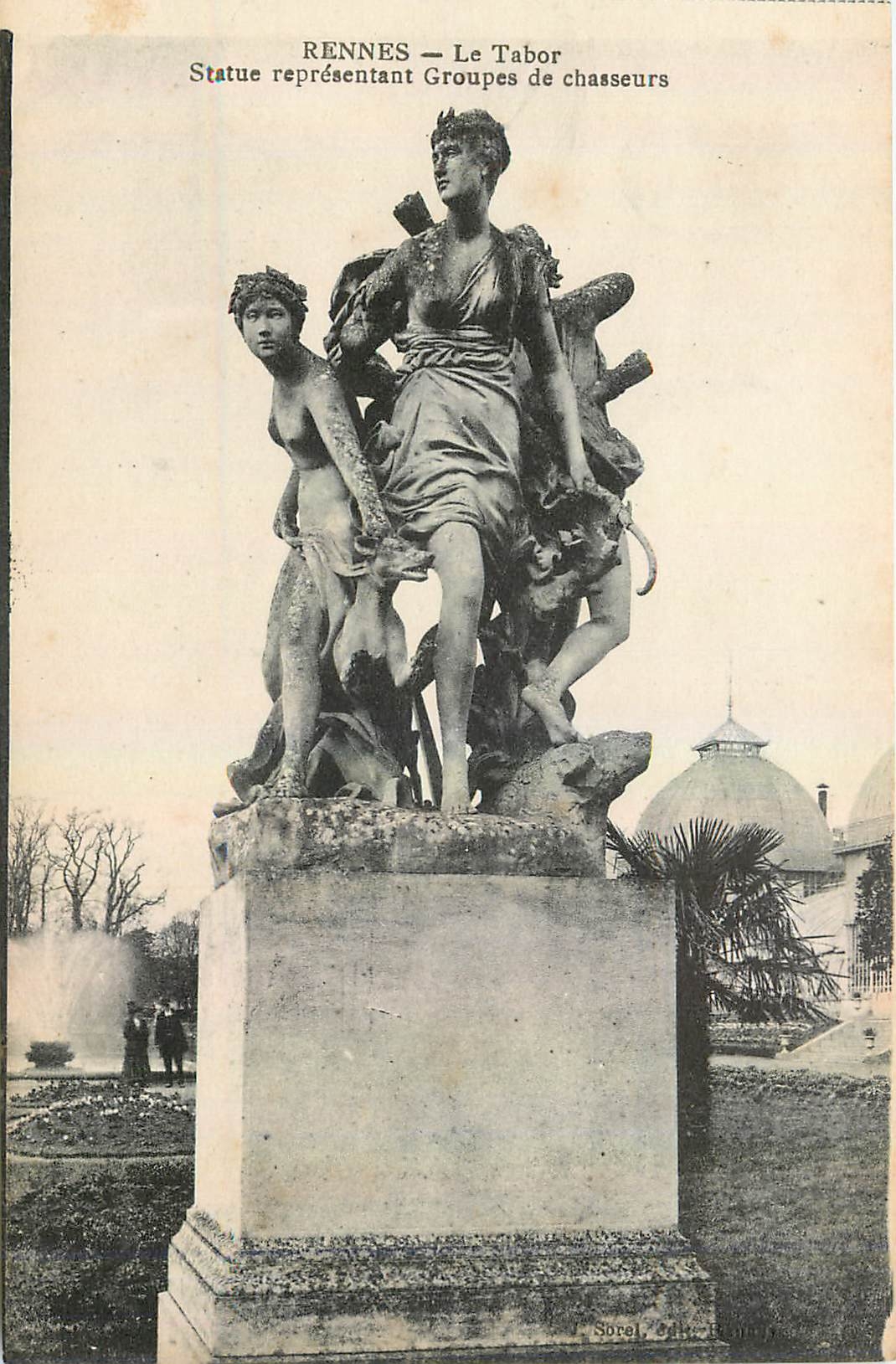CPA Rennes Le Tabor Statue representant Groupes de chasseurs 