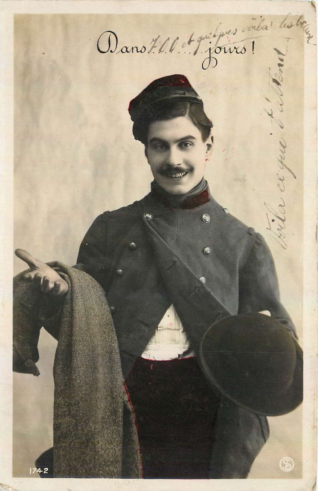 CPA Dans jours Homme Militaria