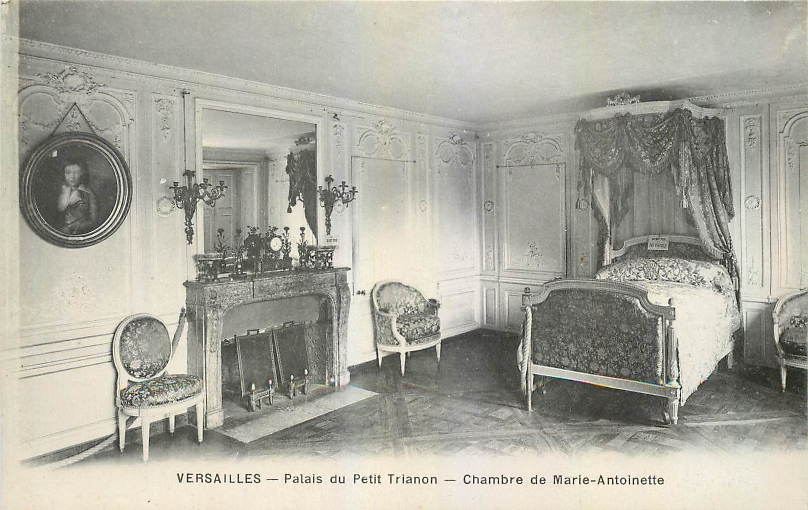 CPA Versailles Palais du Petit Trianon Chambre de Marie Antoinette 