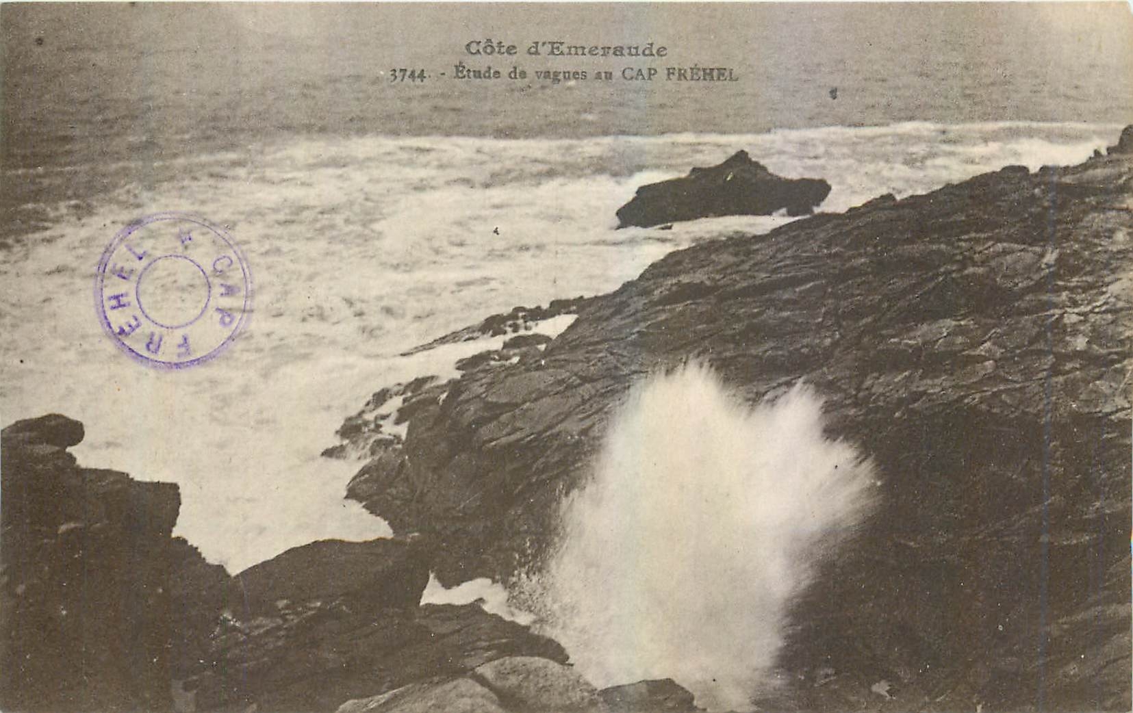 CPA Cote d'Emeraude Etude de vagues au Cap Frehel