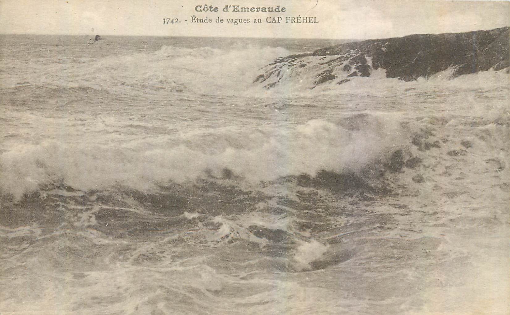 CPA Cote d'Emeraude Etude de vagues au Cap Frehel 