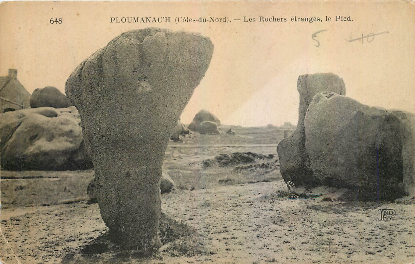 CPA Ploumanach Cotes du Nord Les Rochers etranges le Pied 