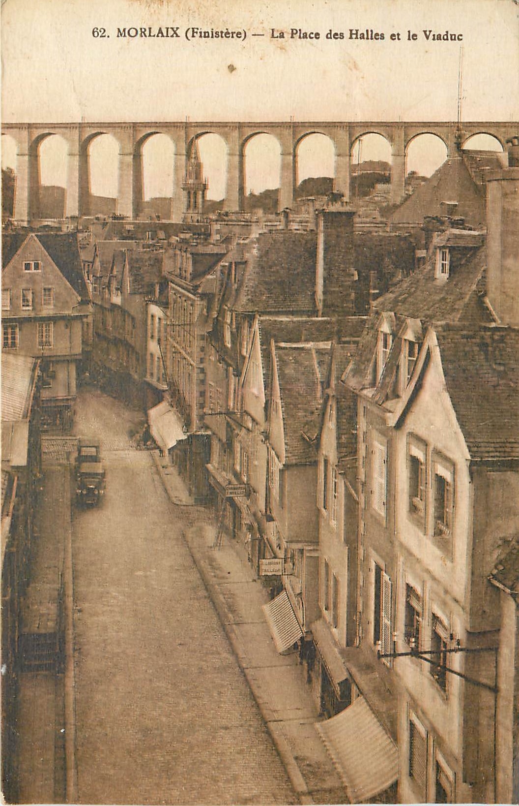 CPA Morlaix Finistere La Place des Halles et le Viaduc 