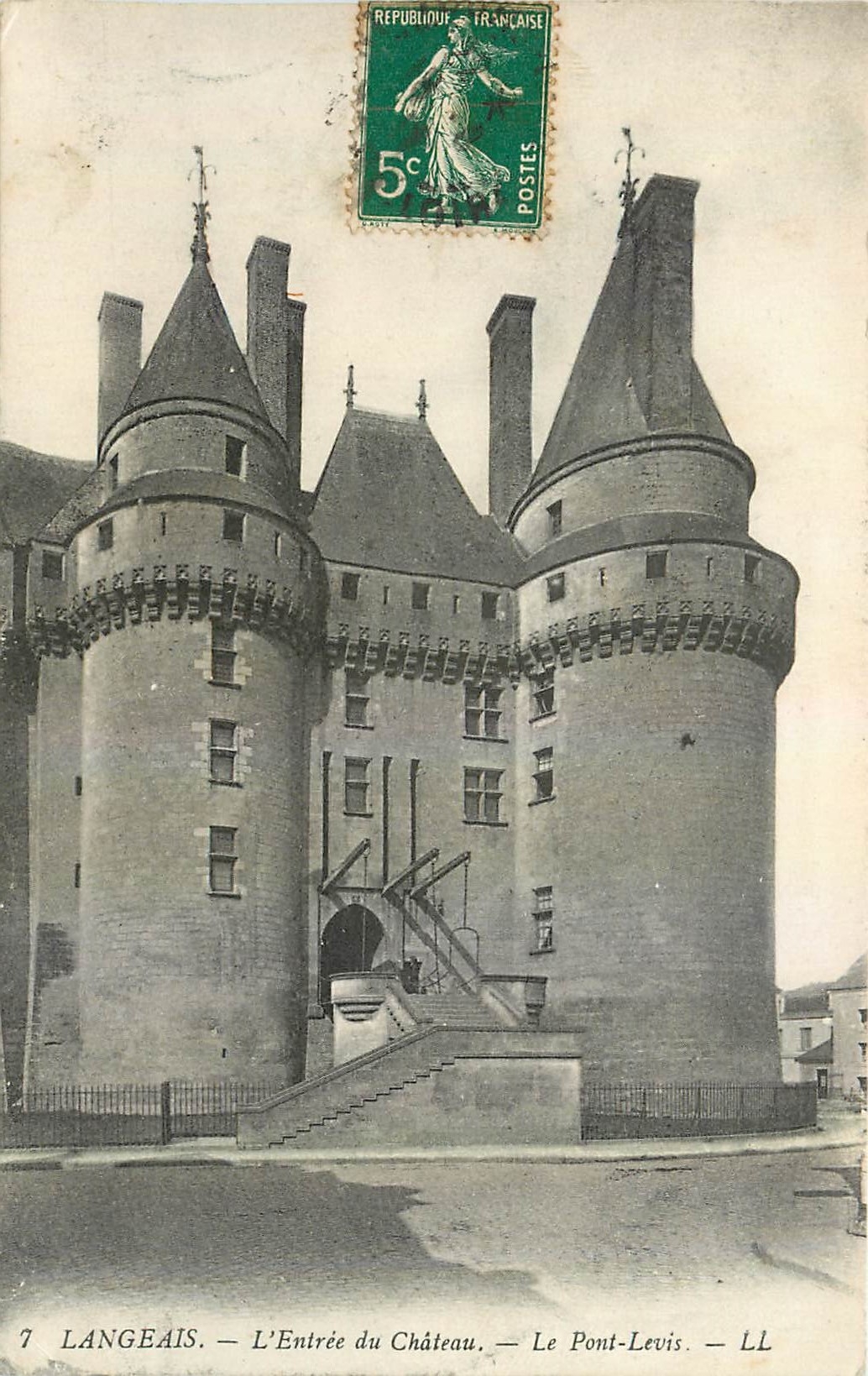 CPA Langeais L'Entree du Chateau Le Pont Levis 