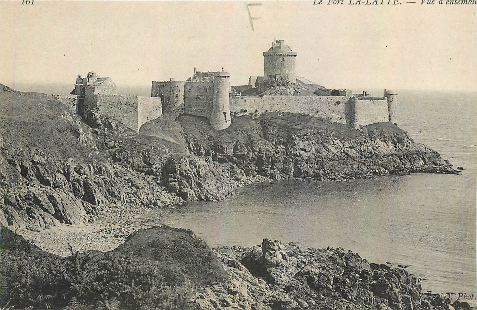 CPA Le Fort La Latte Vue d'ensemble 