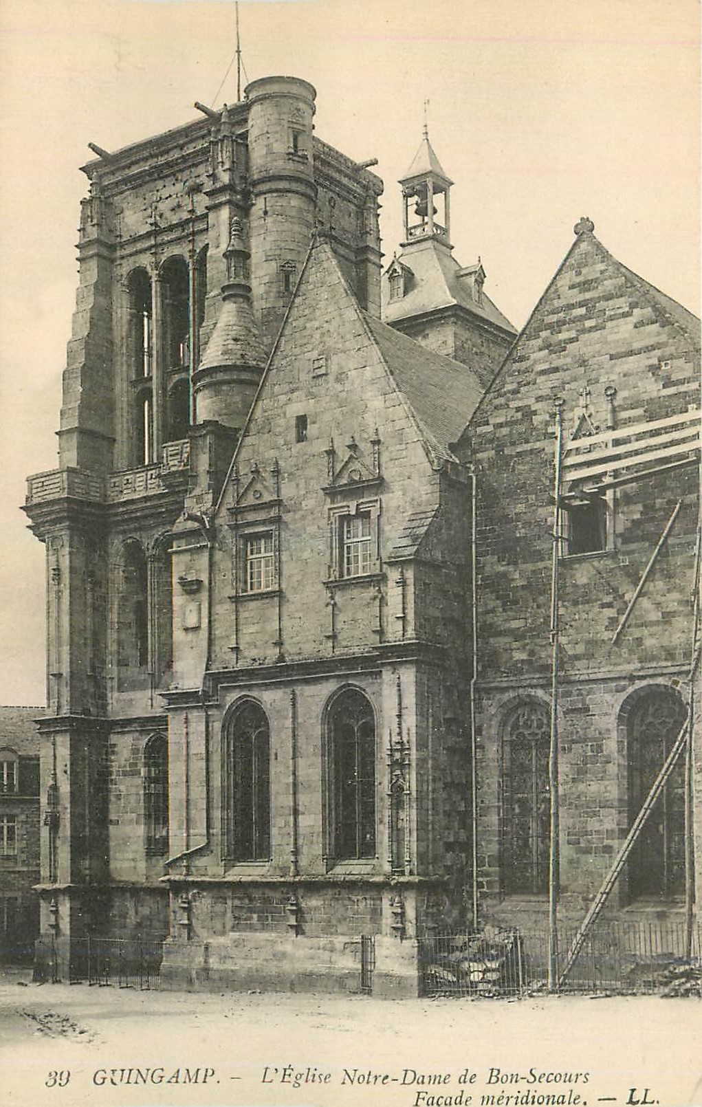 CPA Guingamp L'Eglise Notre Dame de Bon Secours