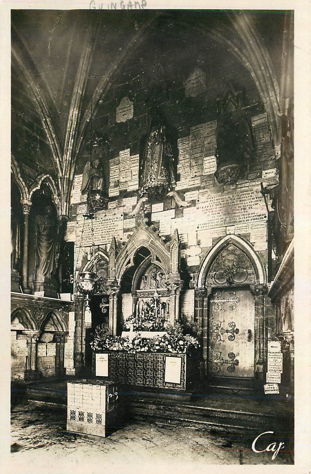 CPA Guingamp La Chapelle de Notre Dame de Bon Secours