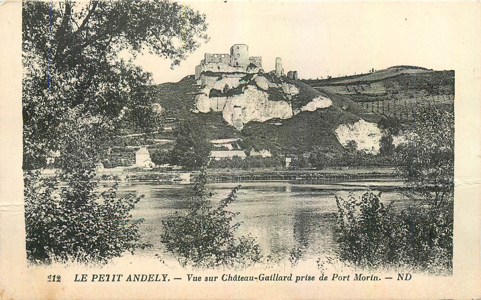 CPA Le Petit Andely Vue sur Chateau Gaillard prise de Port Morin