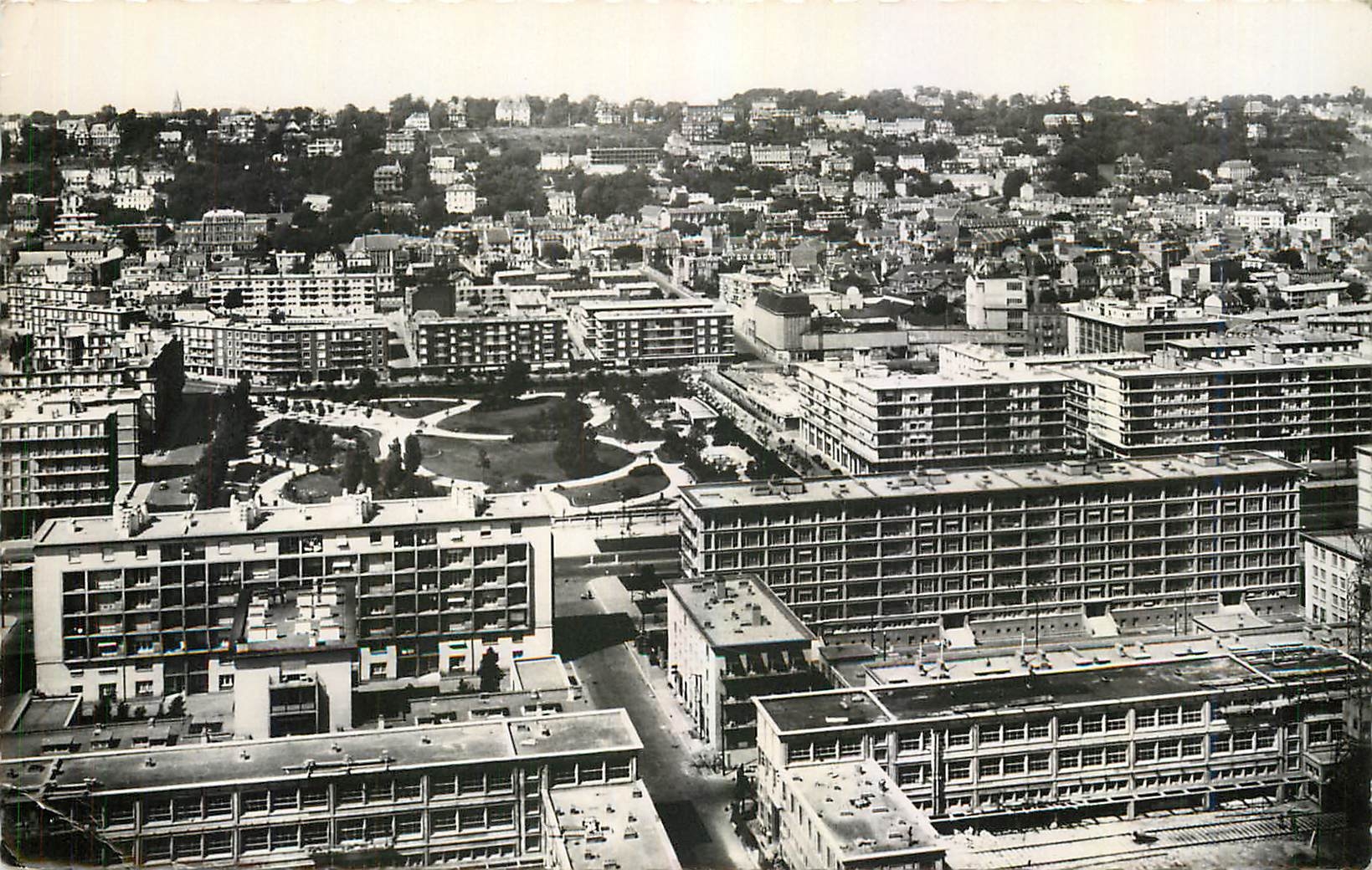 CPM Le Havre Vue Generale et le Square St Roch 