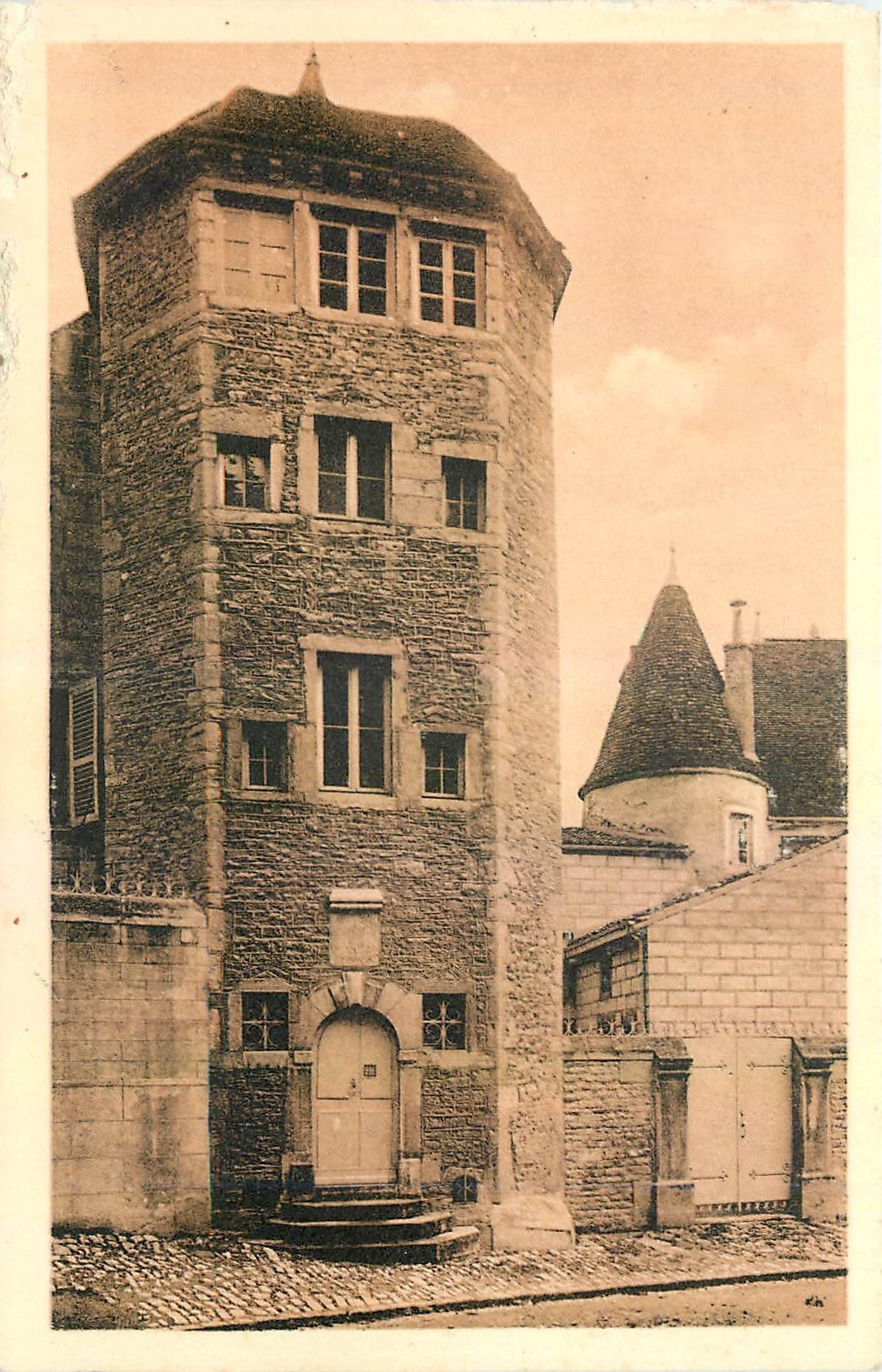 CPA Tournus S et L Tour de la Tresorerie 