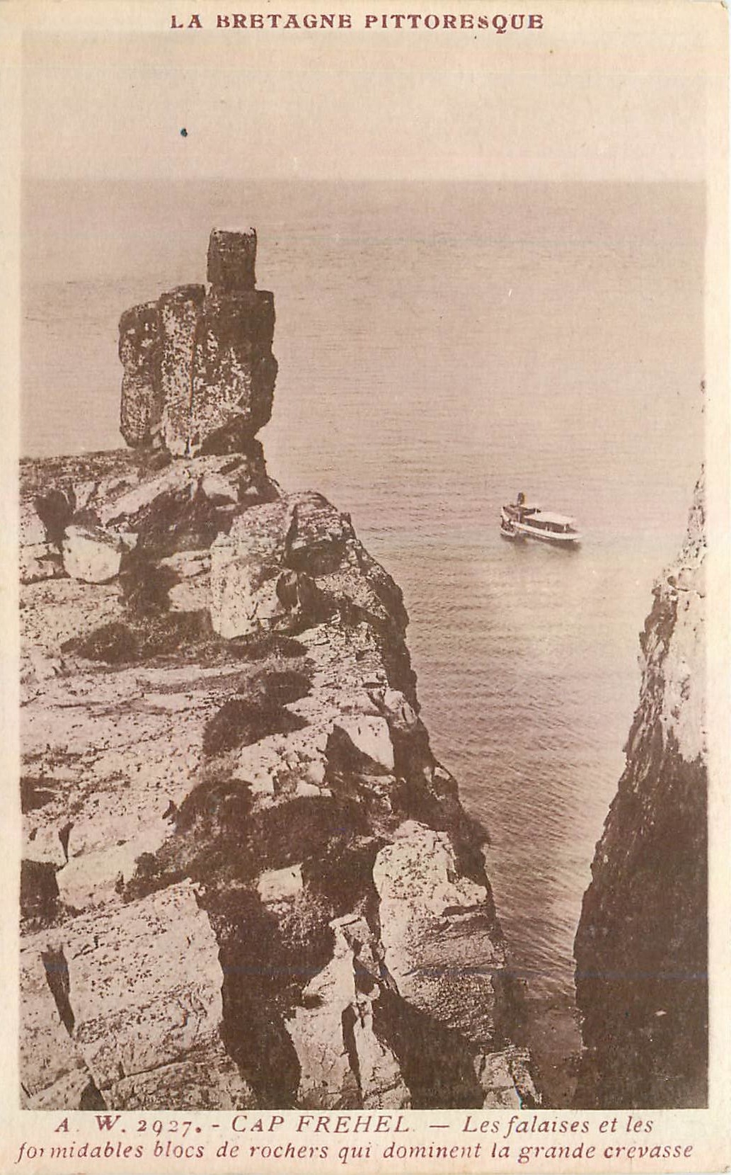 CPA Cap Frehel Les falaises et les formidables blocs de rochers