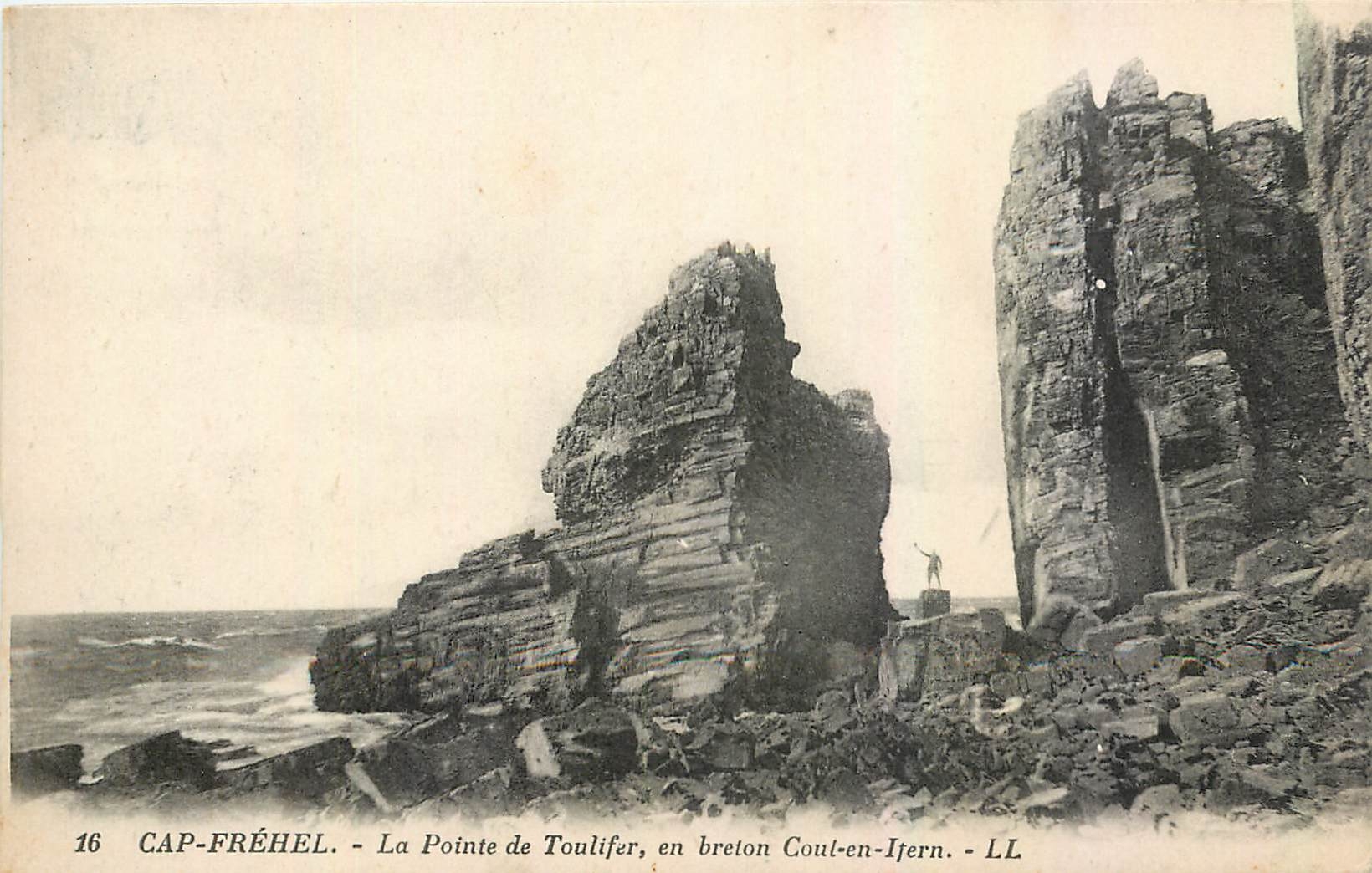CPA Cap Frehel La Pointe du Toulifer en breton Cout en Ifern