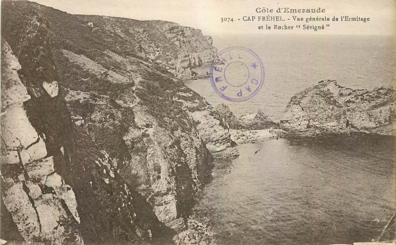CPA Cap Frehel Vue generale de l'Ermitage et le Rocher Sevigne
