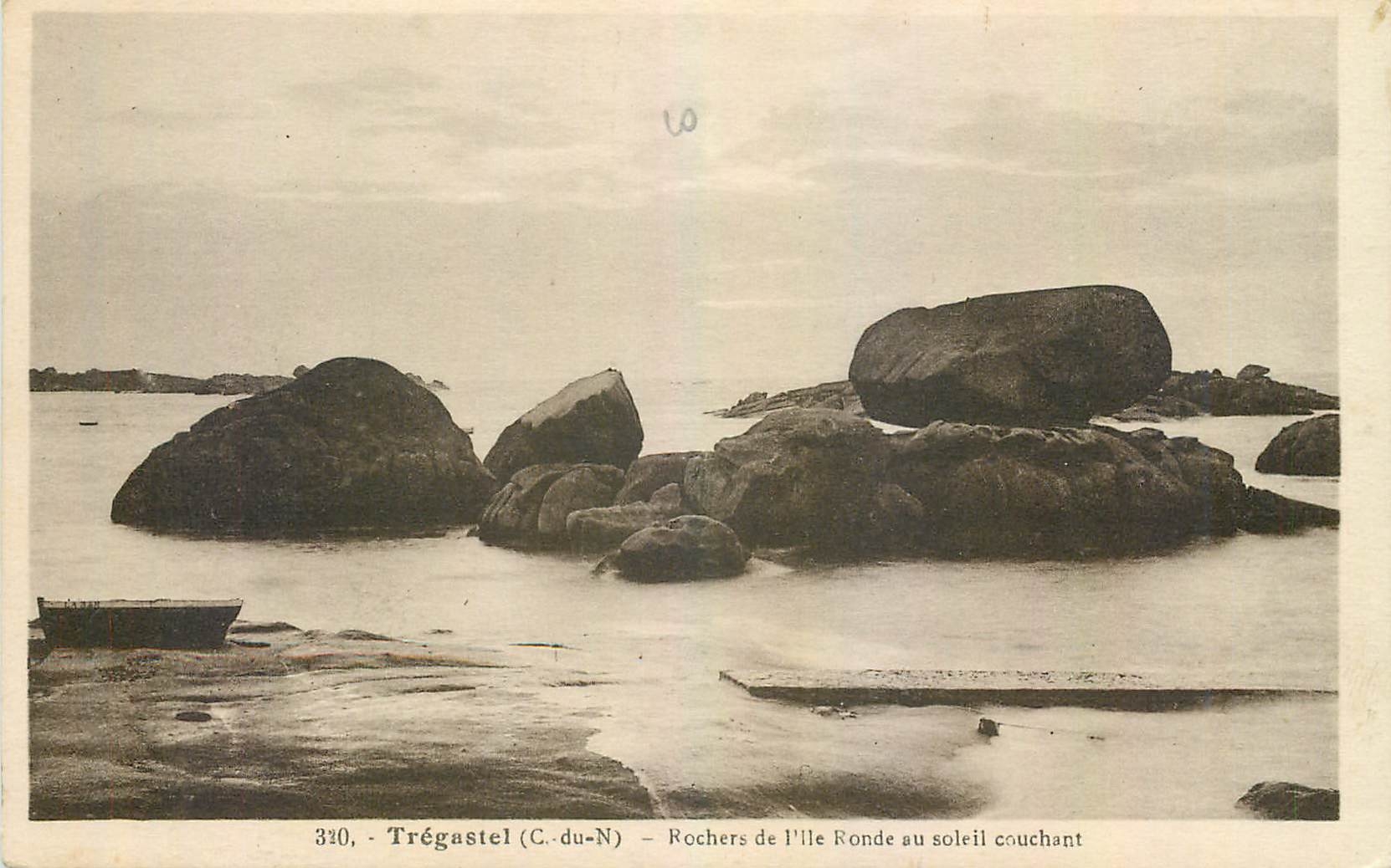 CPA Tregastel C du N Rochers de I'lle Ronde au soleil couchant