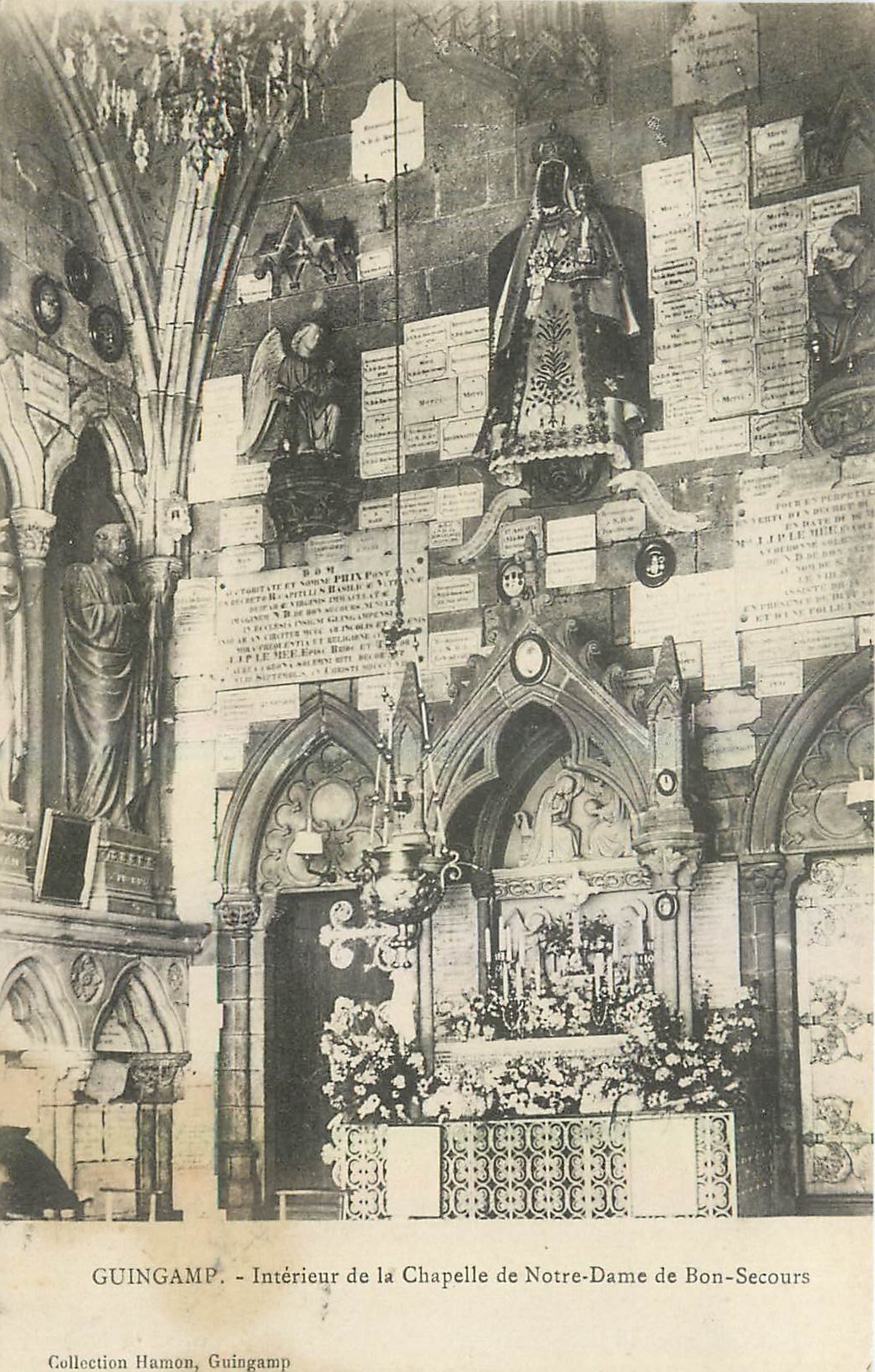 CPA Guingamp Interieur de la Chapelle de Notre Dame de Bon Secours 