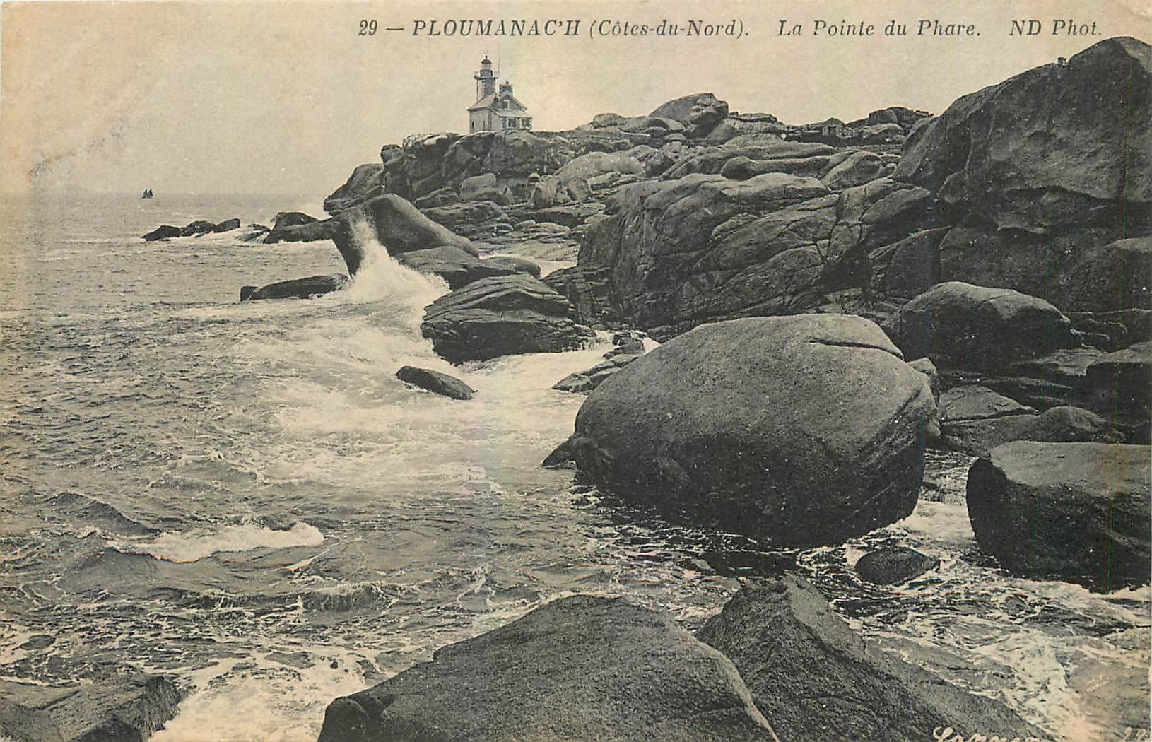 CPA Ploumanach Cotes du Nord La Pointe du Phare