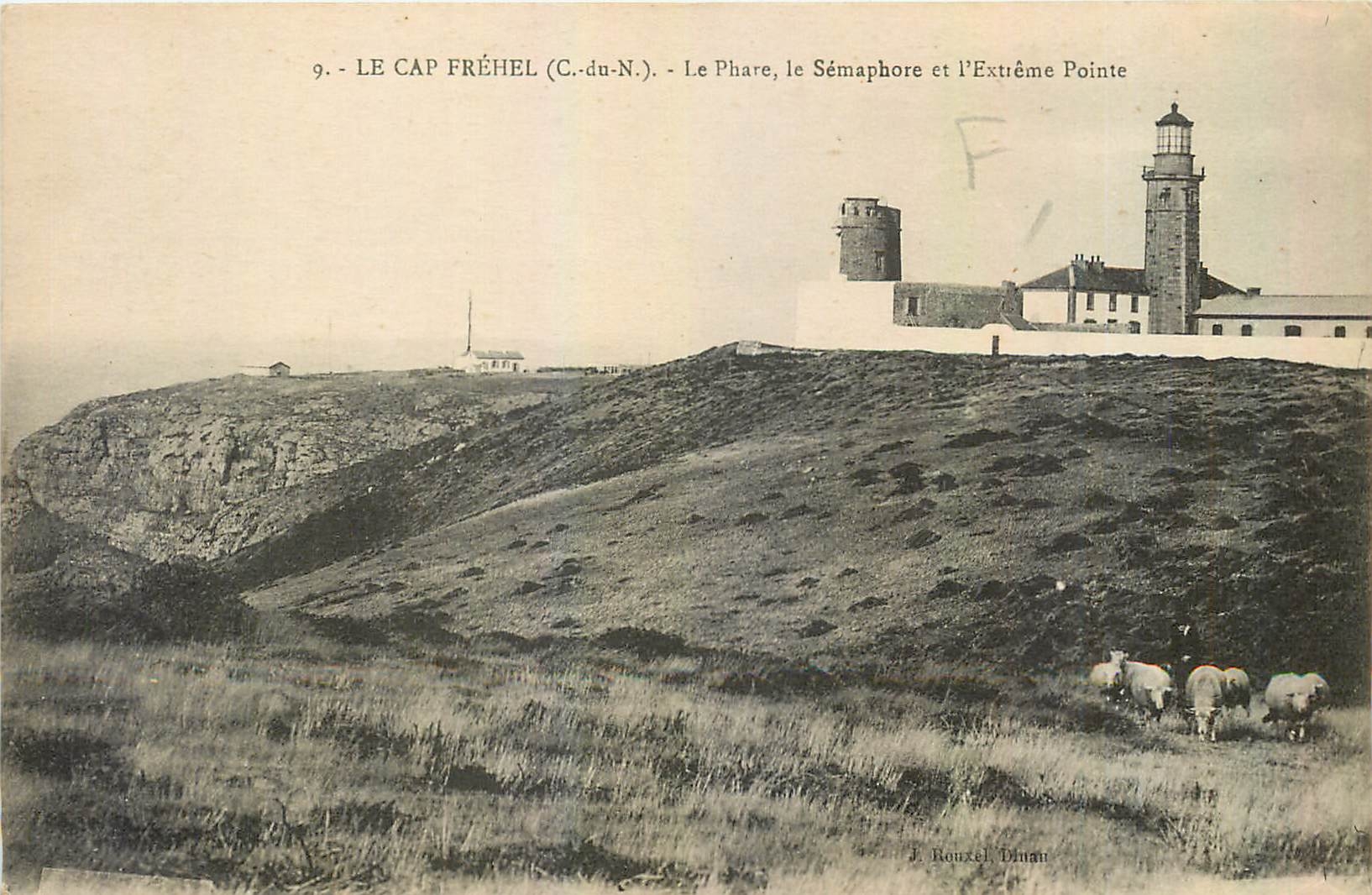 CPA Le Cap Frehel C du N Le Phare le Semaphore et l'Extreme Pointe Berger Moutons