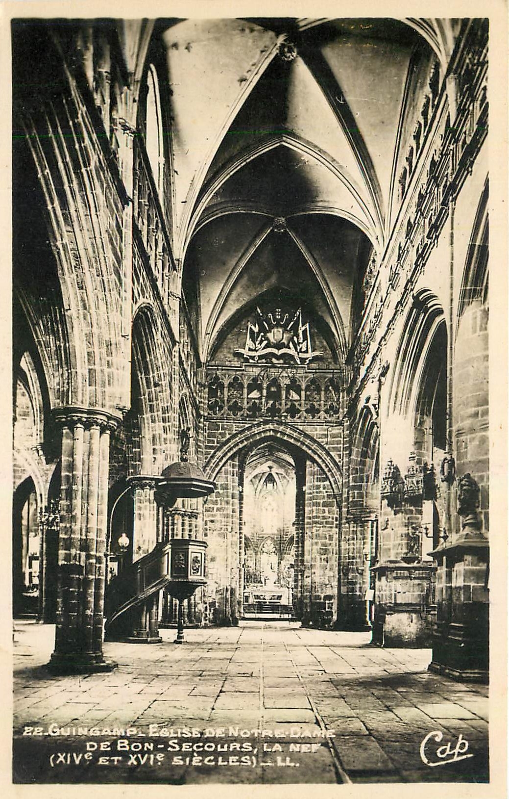 CPA Guingamp Eglise Notre Dame de Bon Secours La Nef