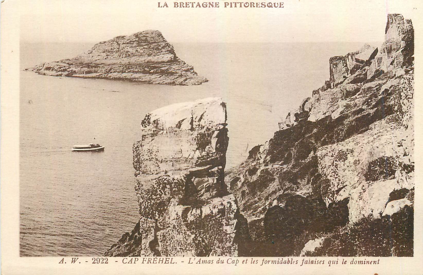 CPA Cap Frehel L'Amas du Cap et les formidables falaises qui le dominent 