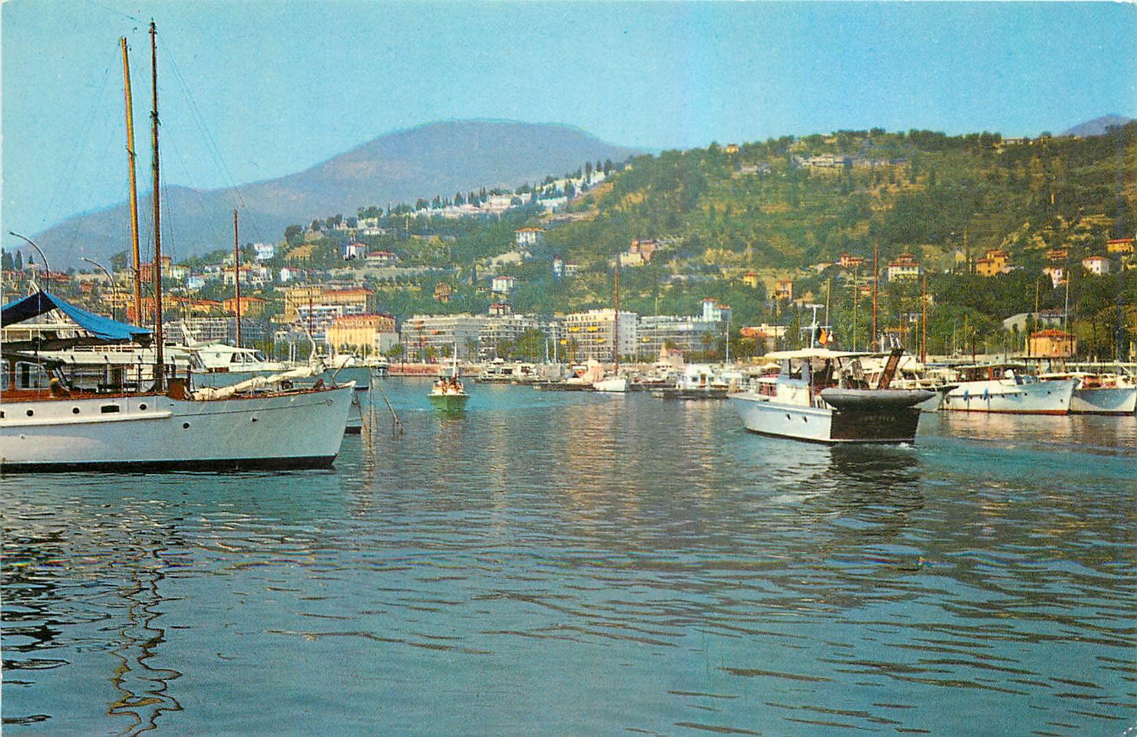 CPM Menton Le port de plaisance de Garavan