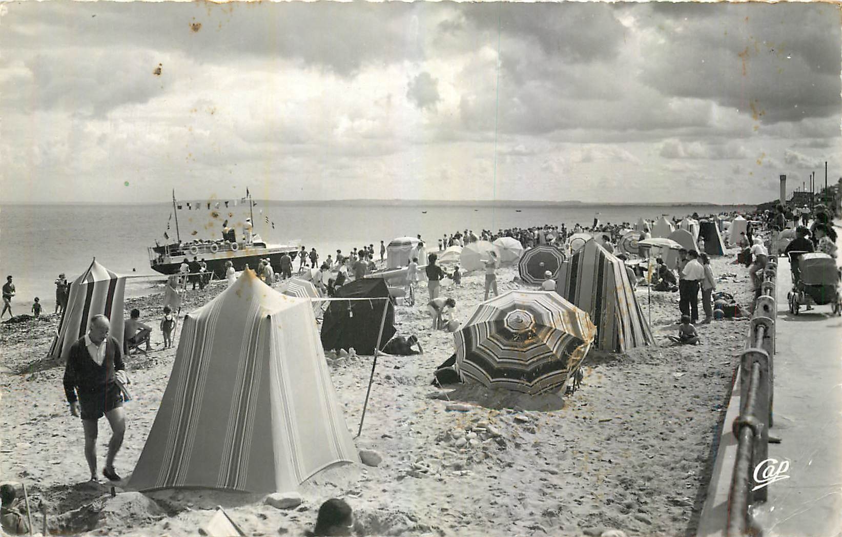 CPM Luc sur Mer La Plage 