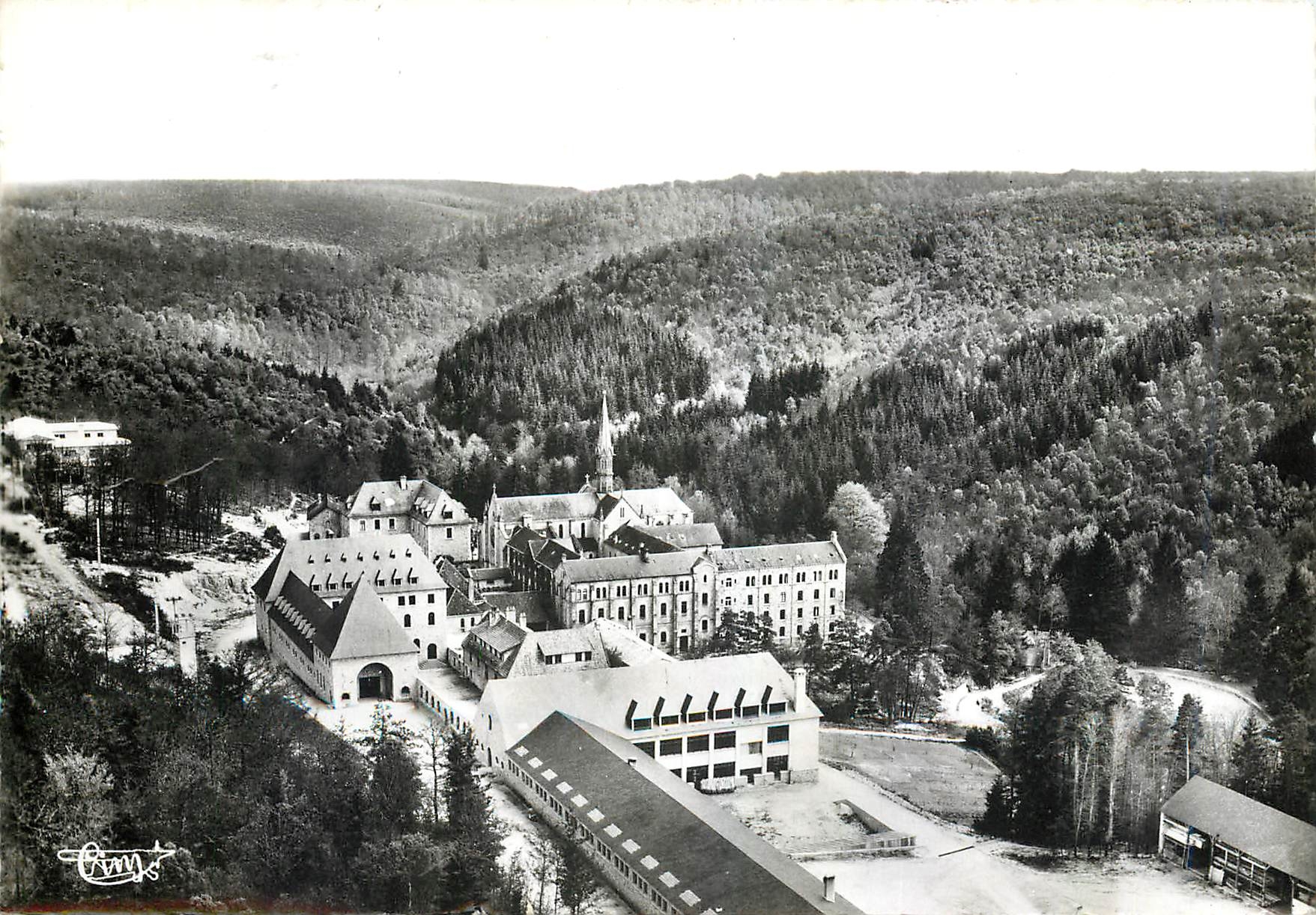 CPM La Pierre Qui Vire Yonne Vue generale de l'Abbaye Ste Marie